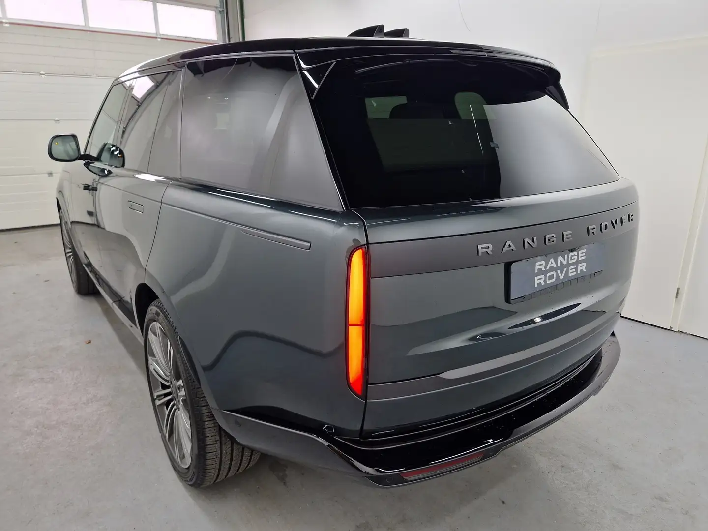 Land Rover Range Rover SWB D350 Autobiography AHK 23" MY26 Groen - 2