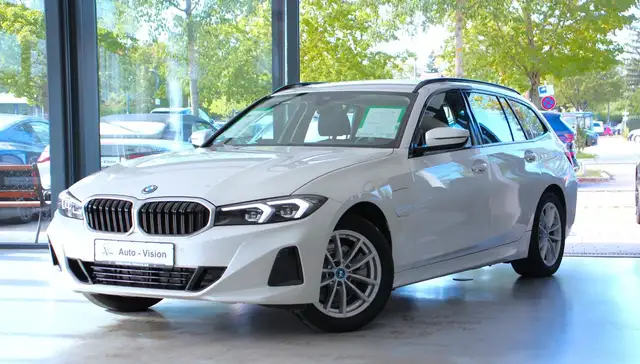 BMW 330 e (G21N) Shadow Line *LED*AHK*Widescreen*Navi