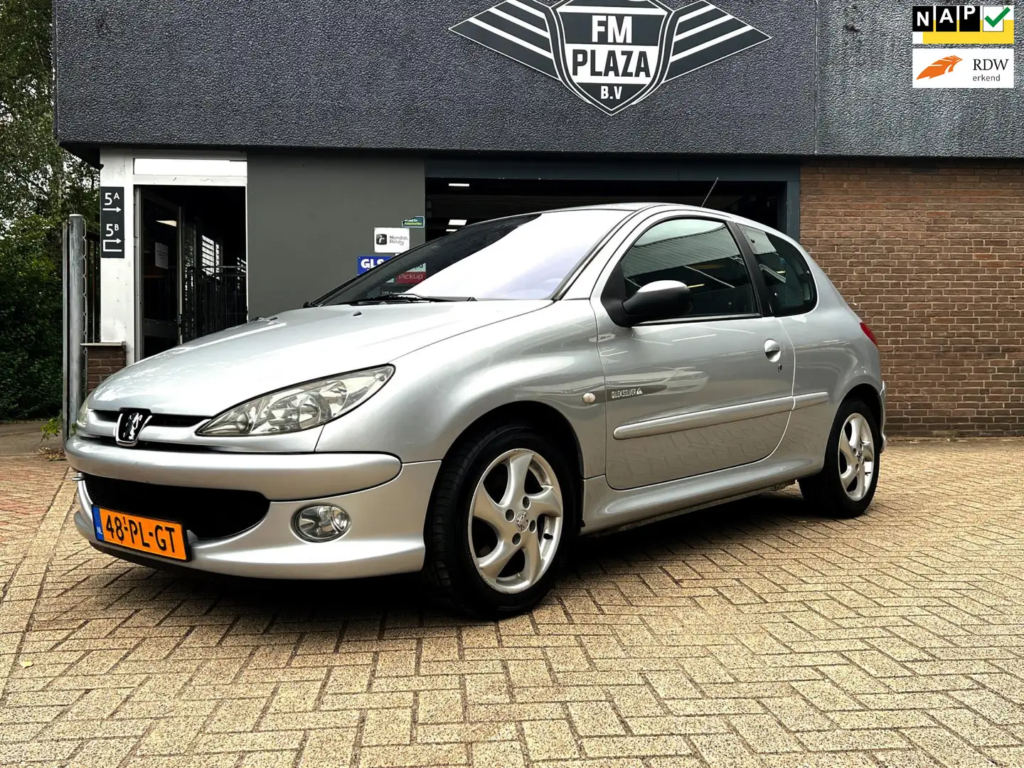 Peugeot 206 1.4-16V Quiksilver Clima Grau - 1