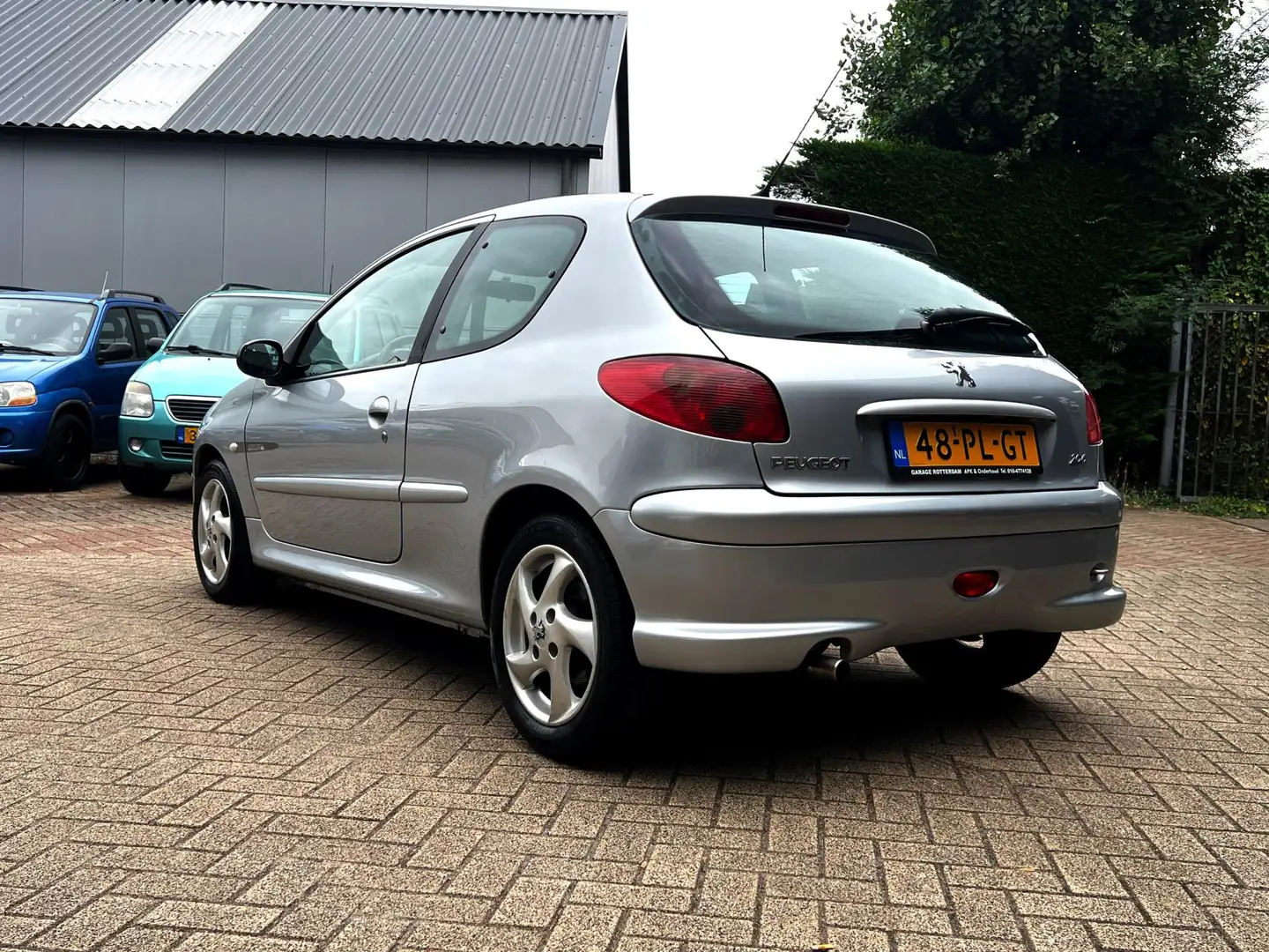 Peugeot 206 1.4-16V Quiksilver Clima Grau - 2