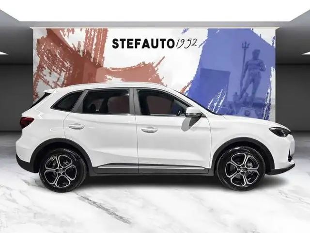 MG ZS view 3