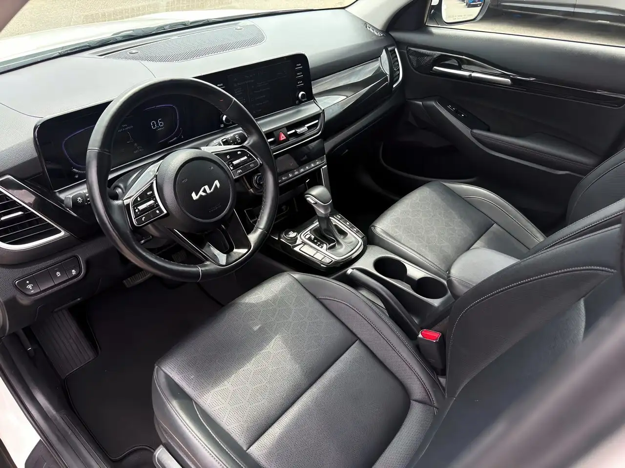 Kia Seltos photo Kia Seltos