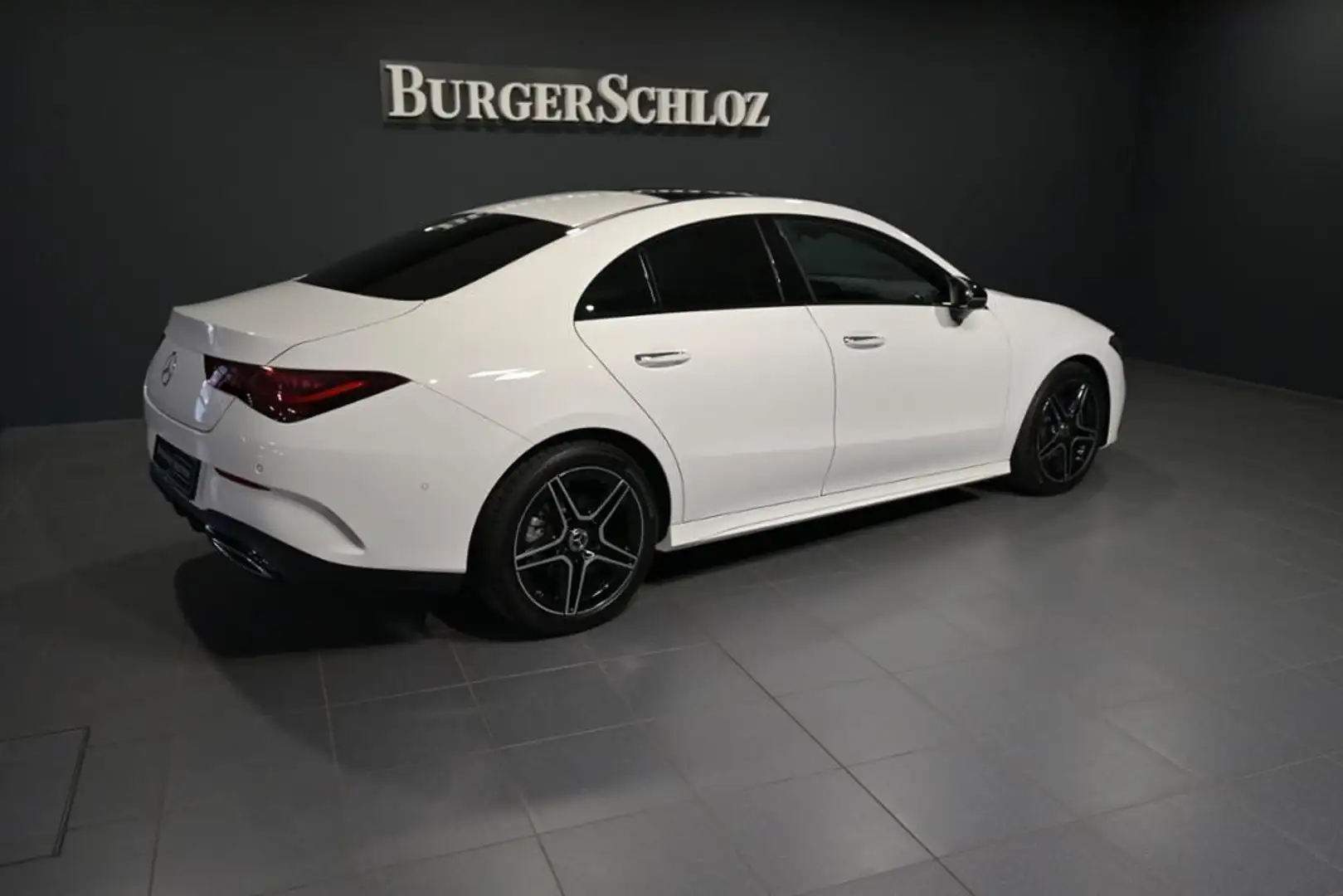 Mercedes-Benz CLA 200 Coupé AMG/PANO/MULTIBEAM/KAMERA/NIGHT Weiß - 2