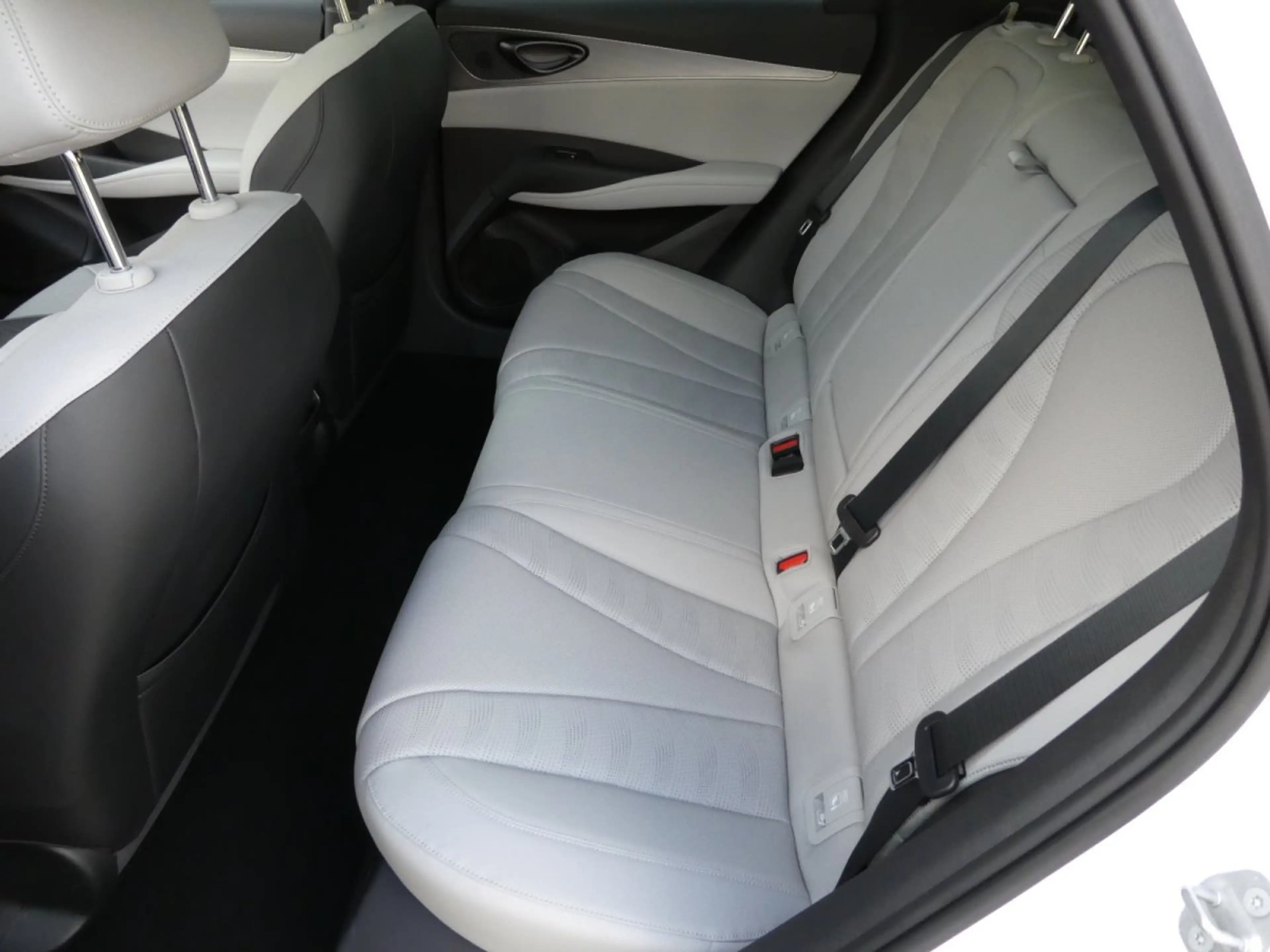 BYD Seal 6 DM-I Touring Comfort *Privacy*Pano*Leder*360Grad* — photo 10