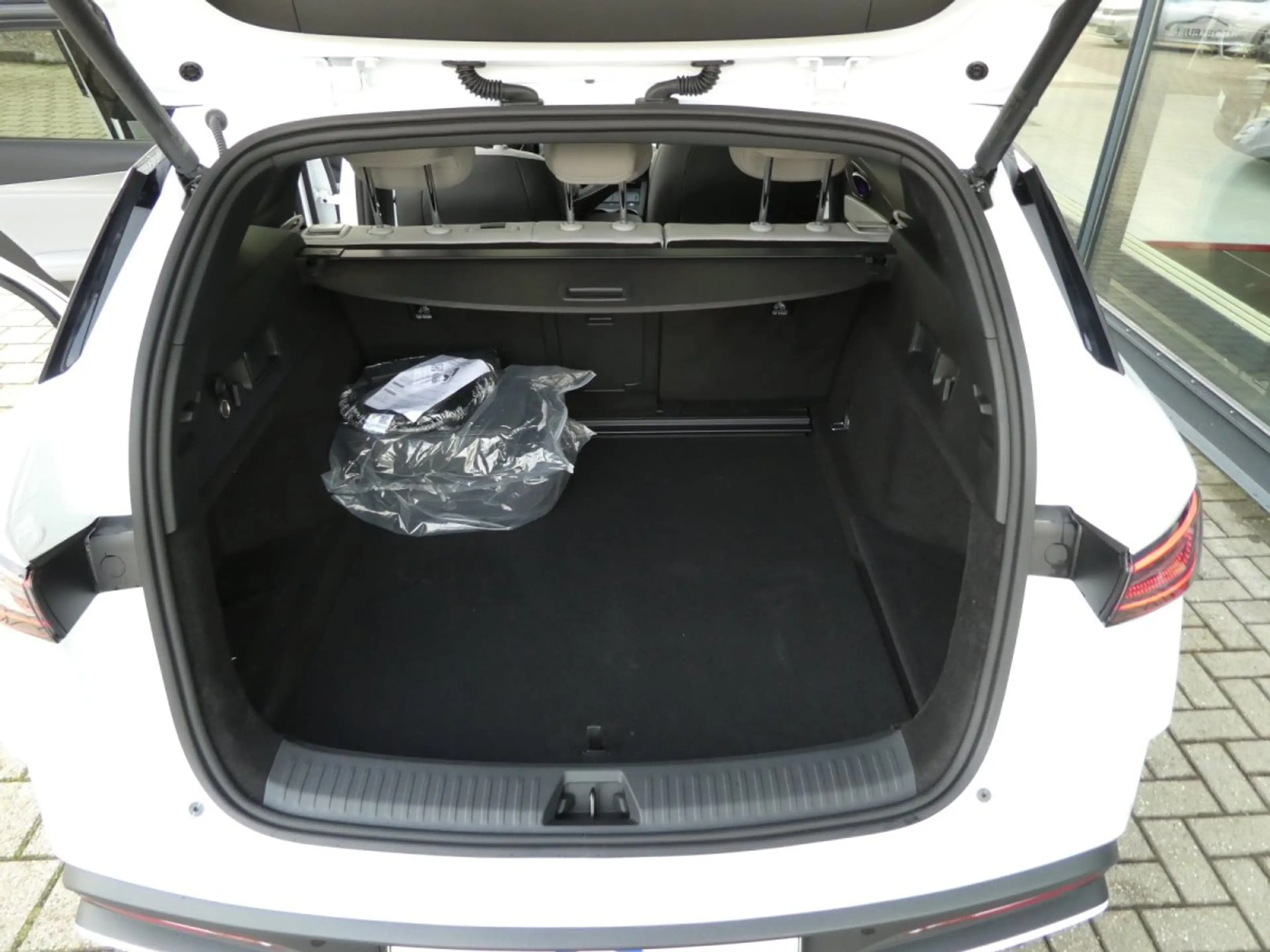BYD Seal 6 DM-I Touring Comfort *Privacy*Pano*Leder*360Grad* — photo 11