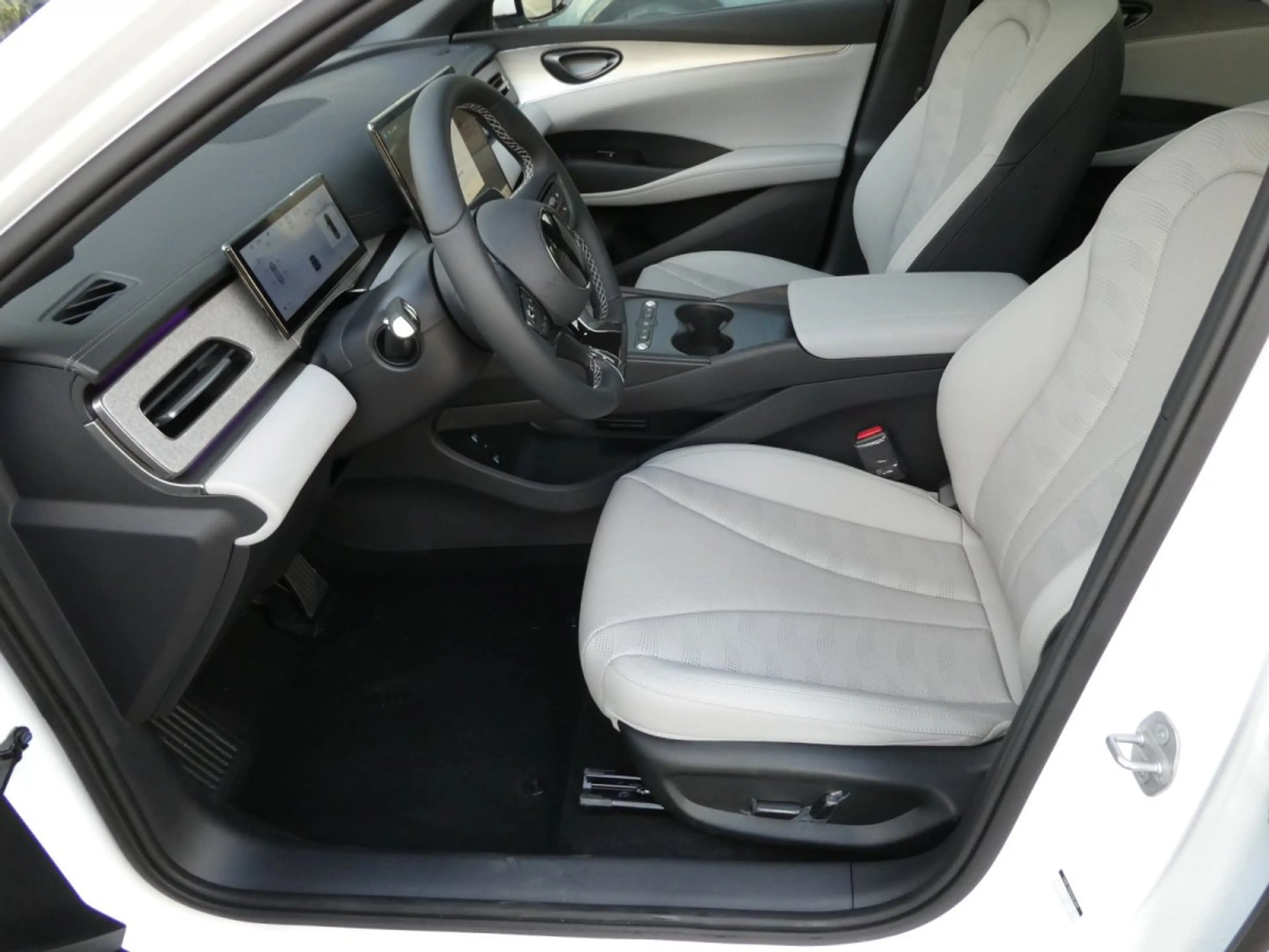 BYD Seal 6 DM-I Touring Comfort *Privacy*Pano*Leder*360Grad* — photo 7