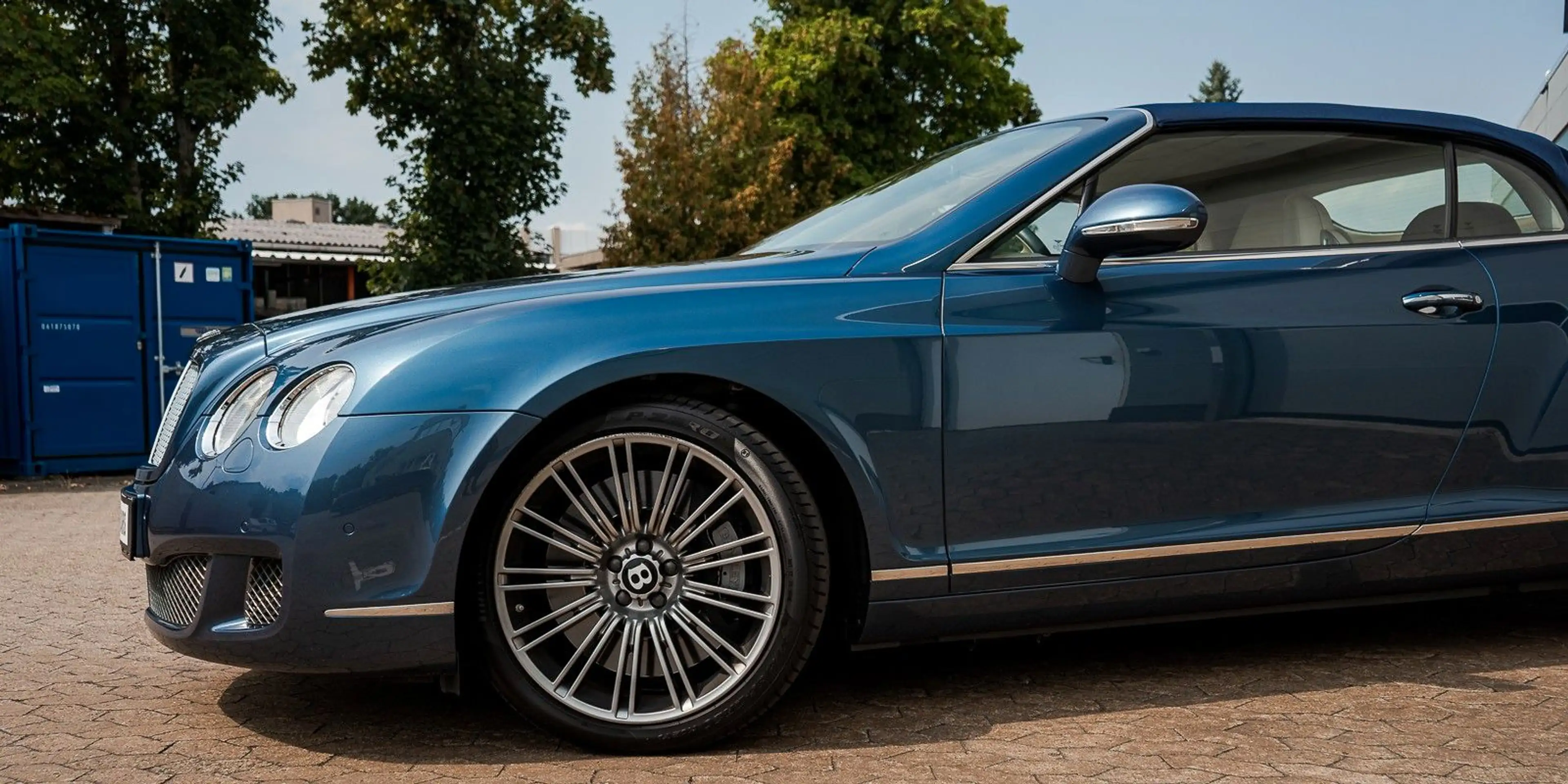 Bentley Continental GTC Speed — photo 2