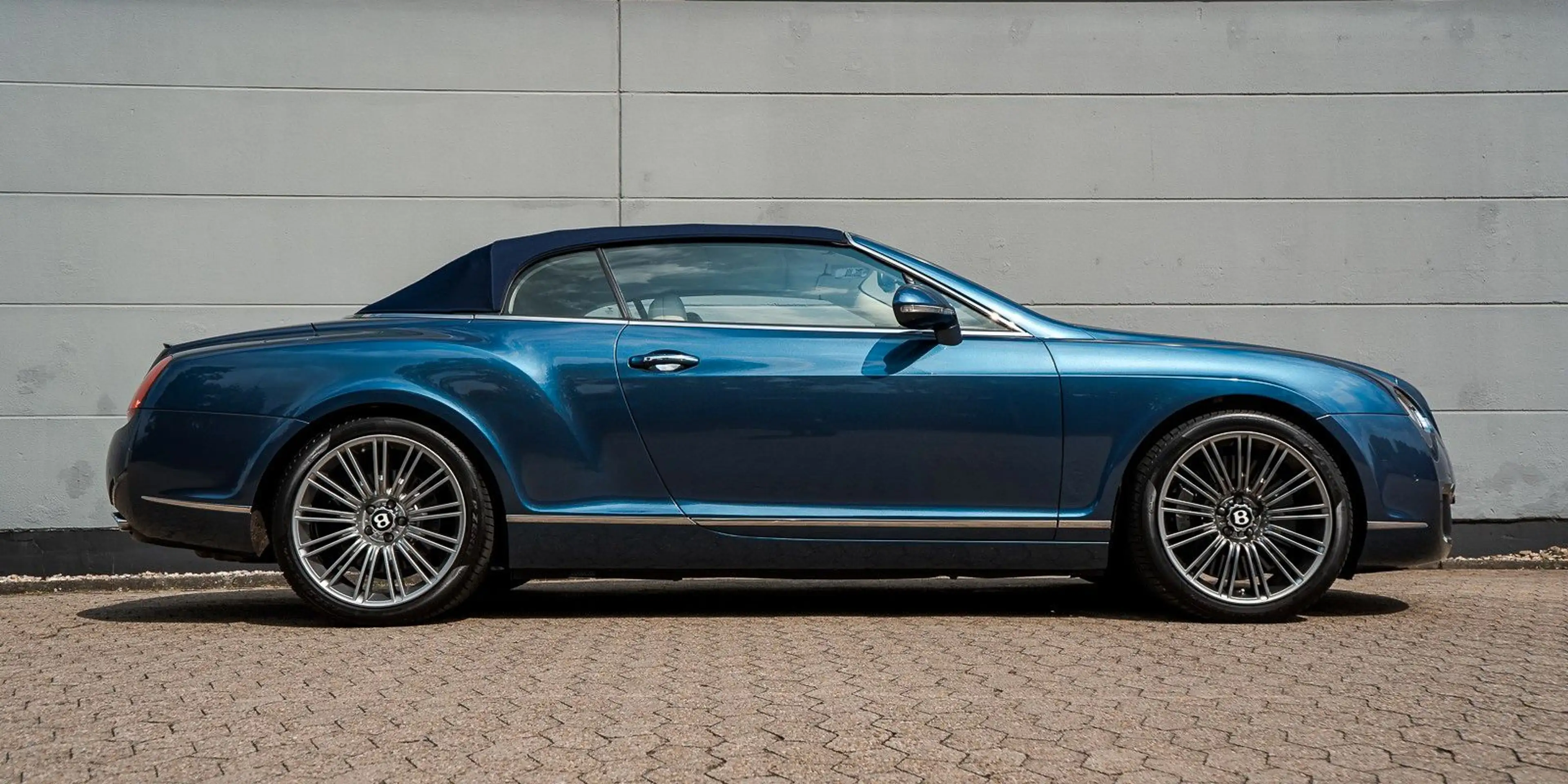 Bentley Continental GTC Speed — photo 5