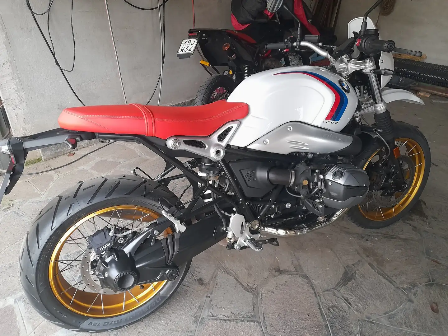 BMW R 12 nineT urban Bílá - 2
