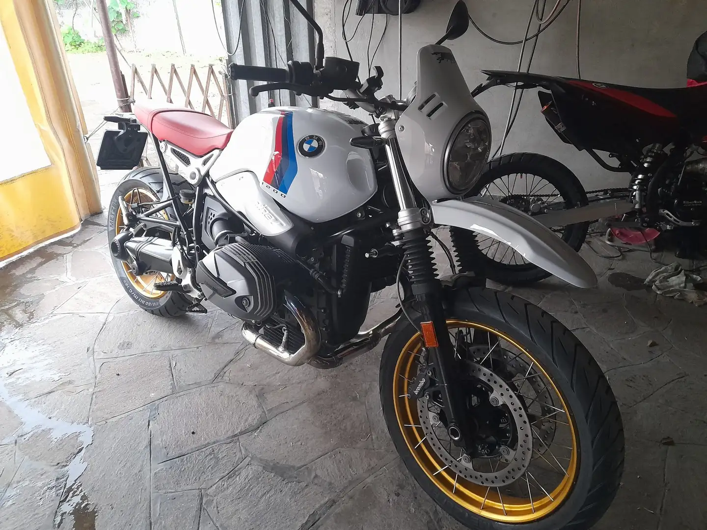 BMW R 12 nineT urban Bílá - 1