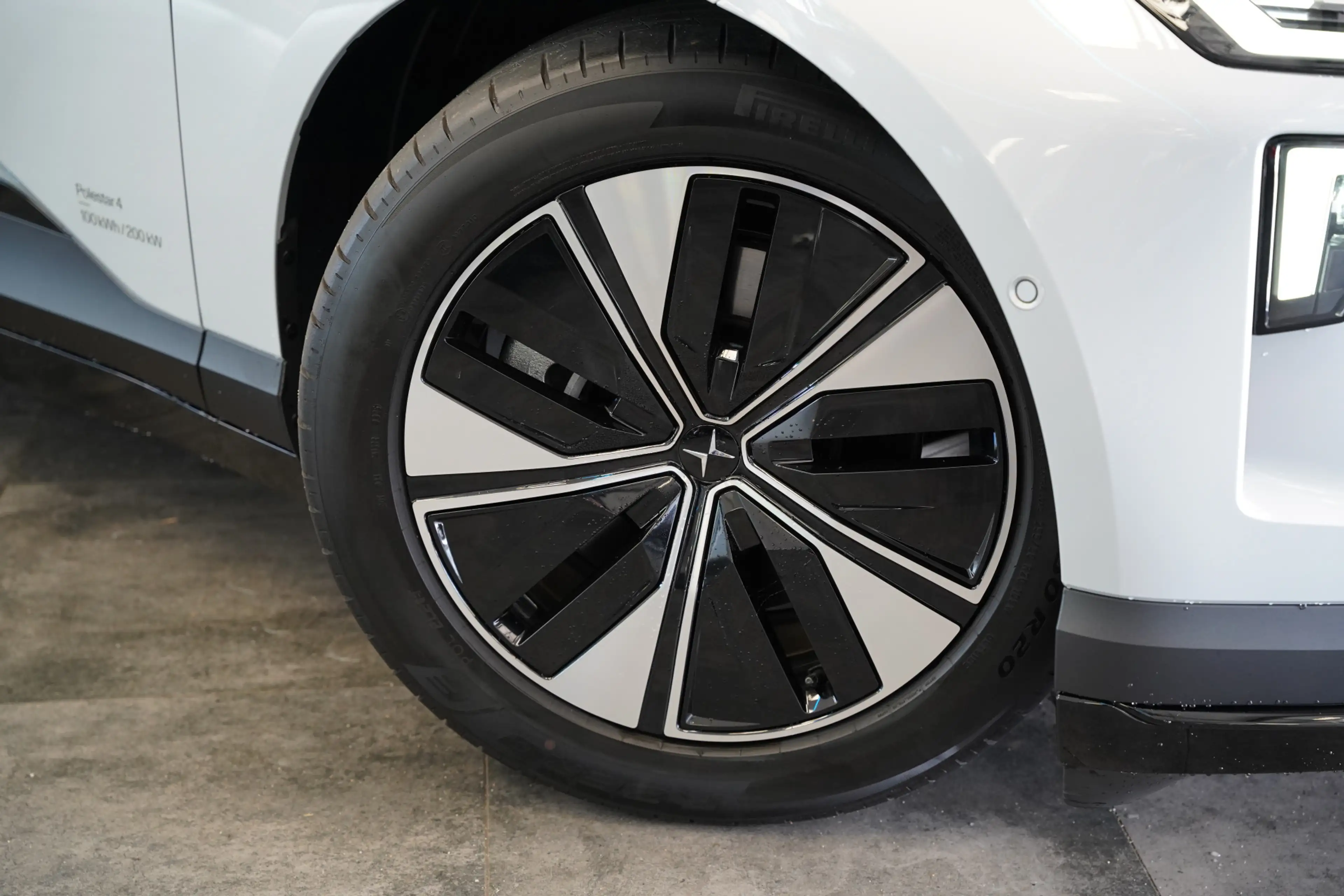 Polestar 4 Long Range Single motor 100 kWh ACC 360 Camera Pan — photo 4