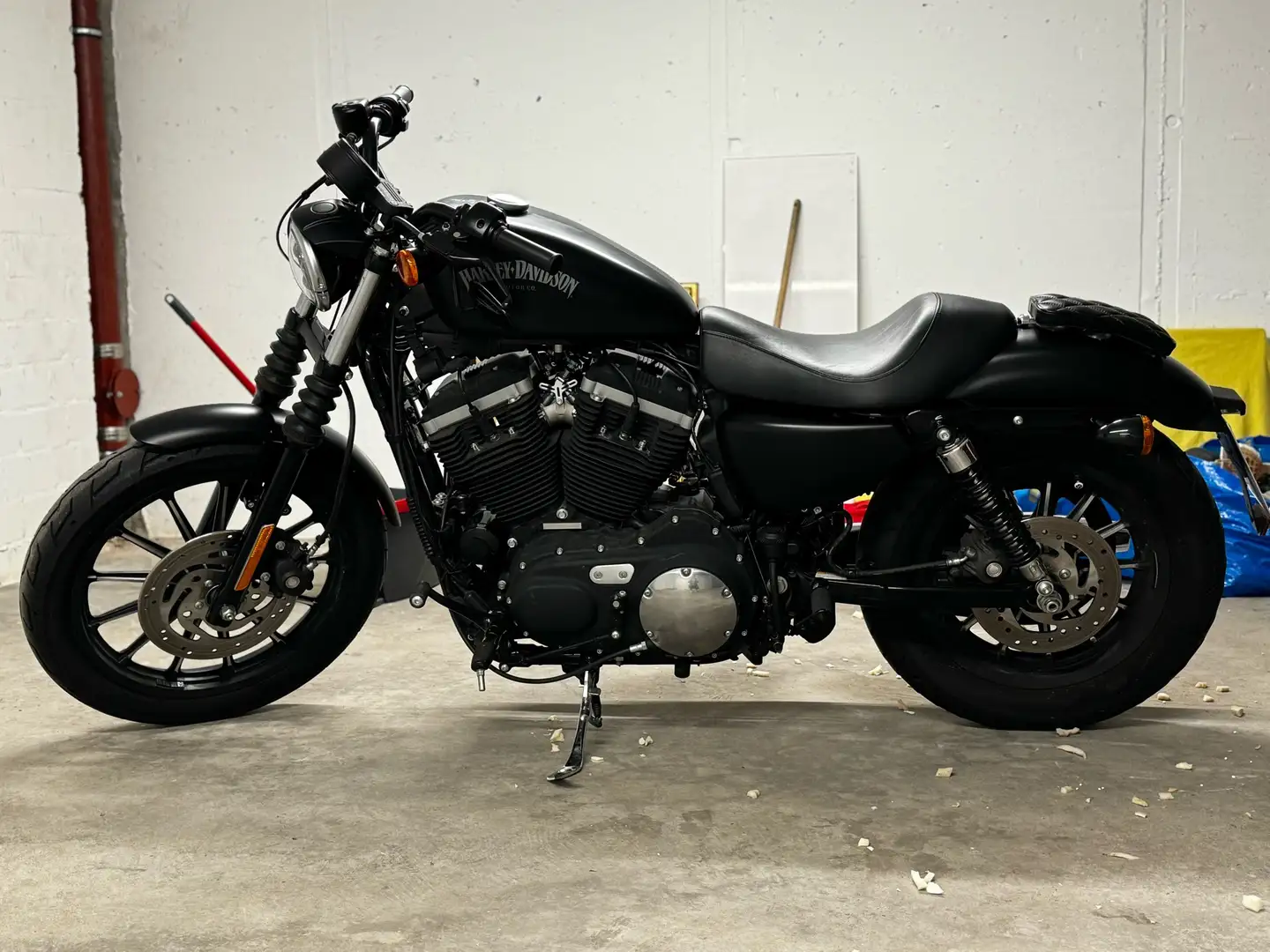 Harley-Davidson Iron 883 Schwarz - 1