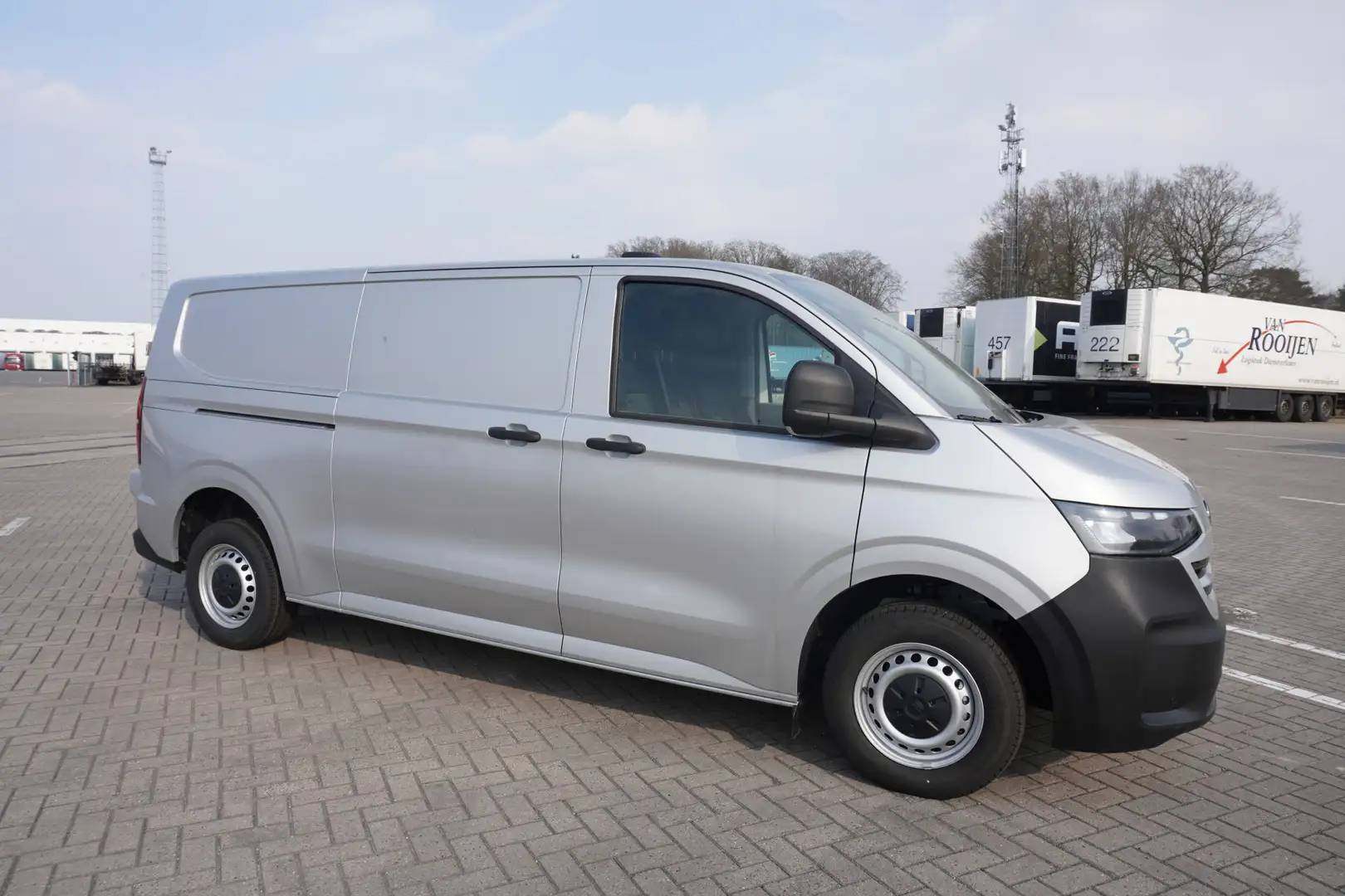Volkswagen Transporter 2.0 TDI L2H1 30 Life 2.0 TDI L2H1 30 Life, Bijrijd Grau - 2