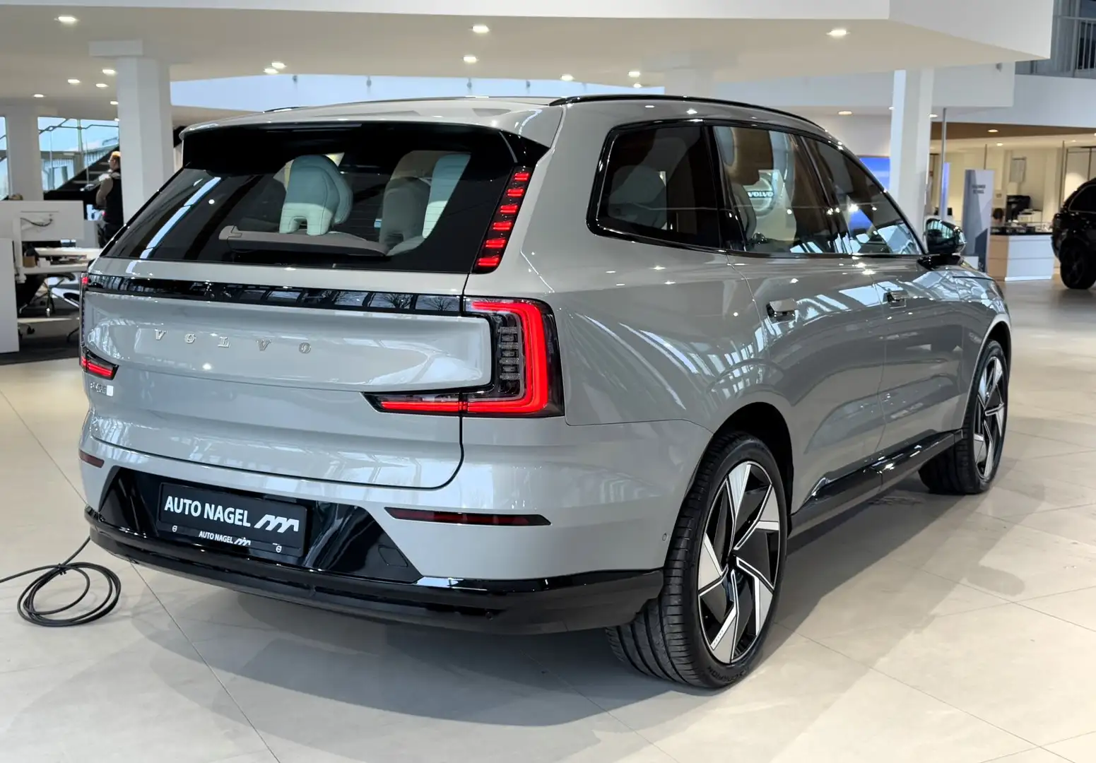 Volvo EX90 EX90 Recharge Twin Performance Ultra Grau - 2