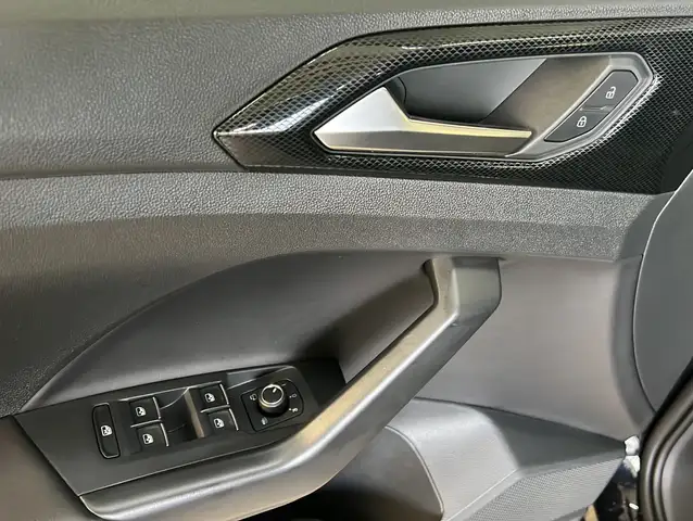 Volkswagen T-Cross view 6