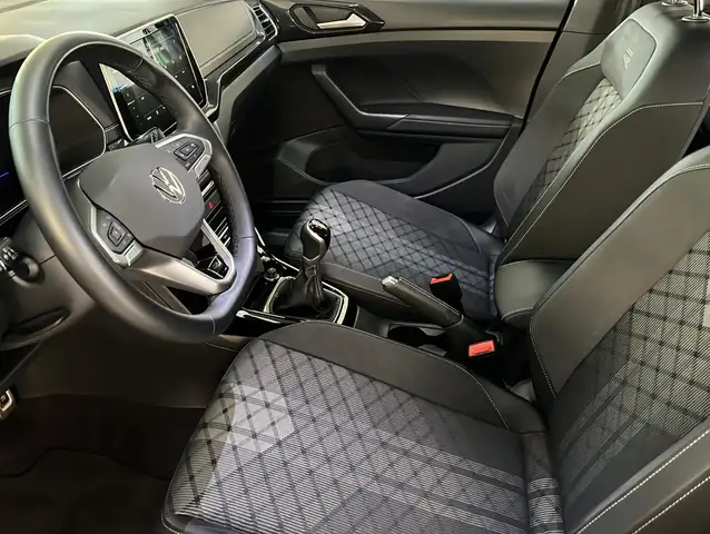 Volkswagen T-Cross view 3