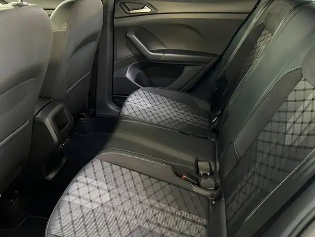 Volkswagen T-Cross view 7