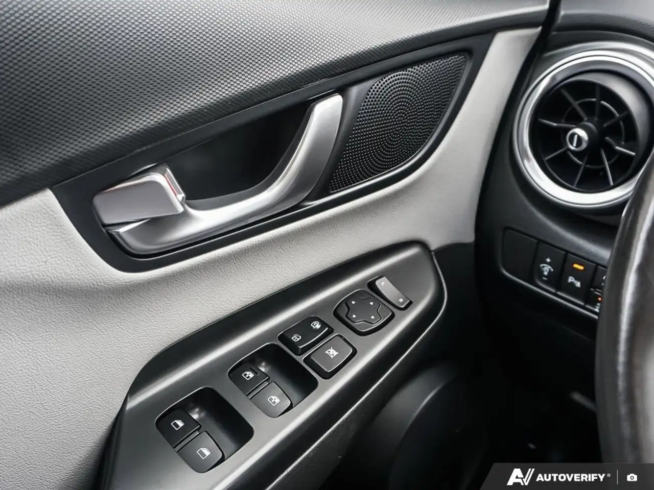 Hyundai KONA photo Hyundai KONA
