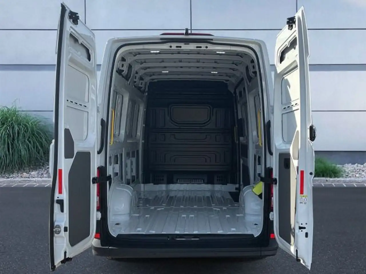 Volkswagen Crafter Kasten MR 35 TDI 6-Gang LED 11