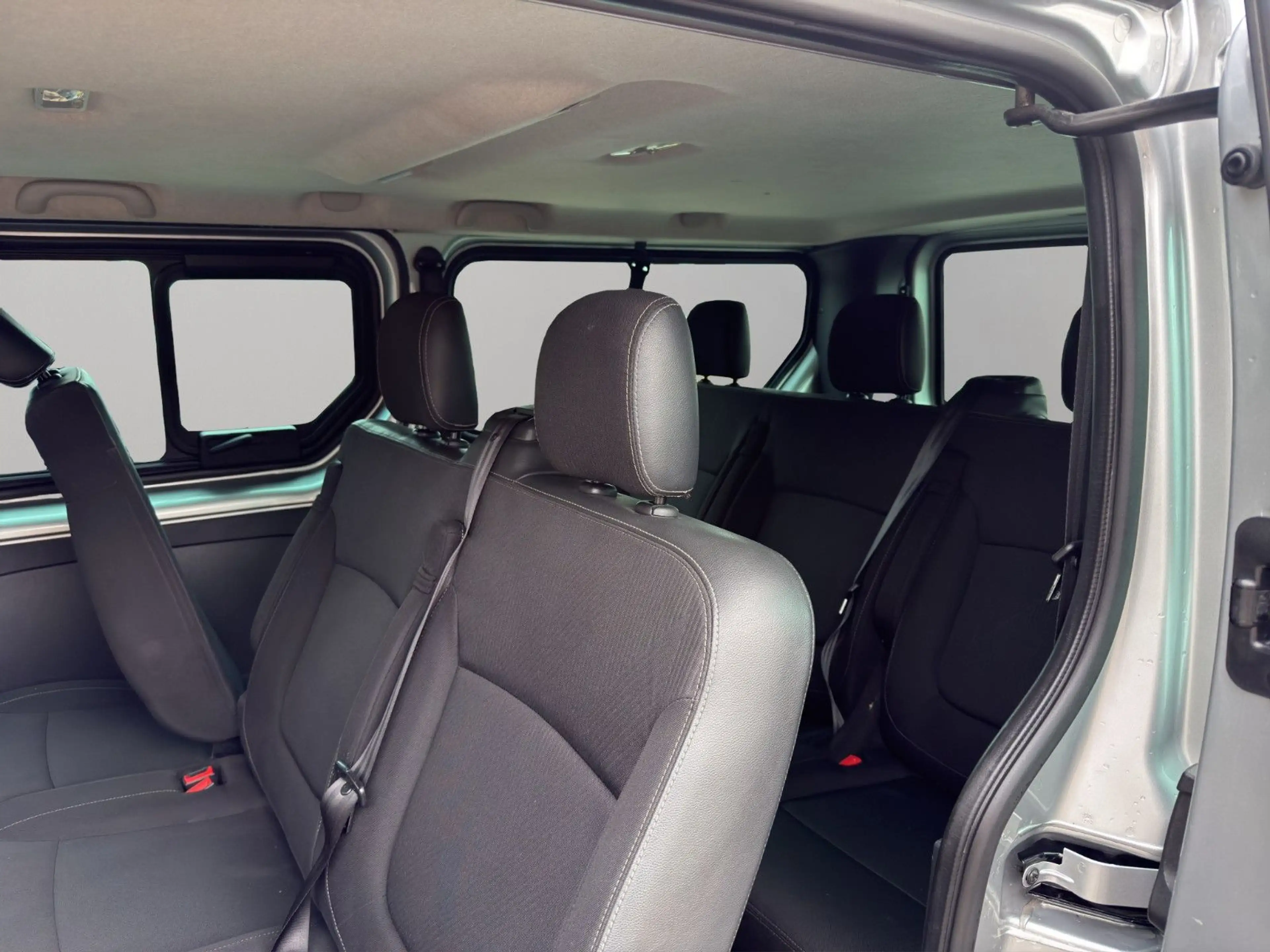 Nissan NV300 Kombi L2H1 2,9t PREMIUM CAM AHK NAV KEYLES — photo 11