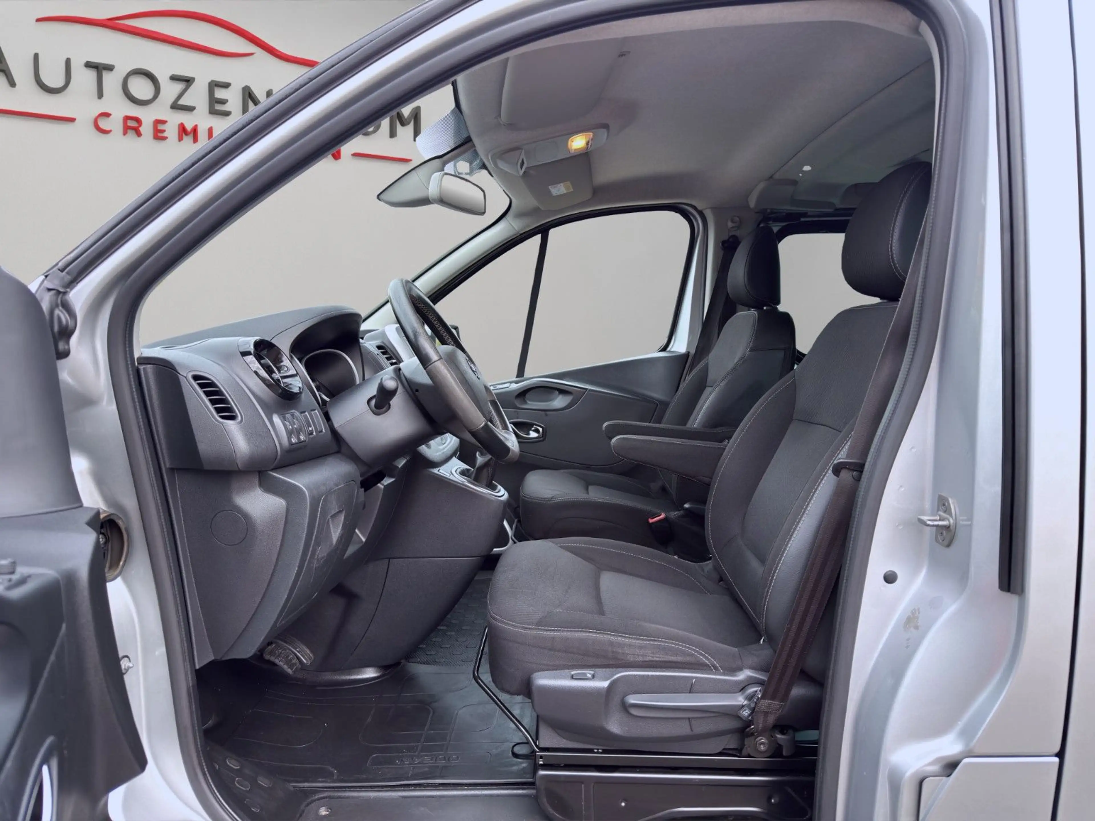 Nissan NV300 Kombi L2H1 2,9t PREMIUM CAM AHK NAV KEYLES — photo 9