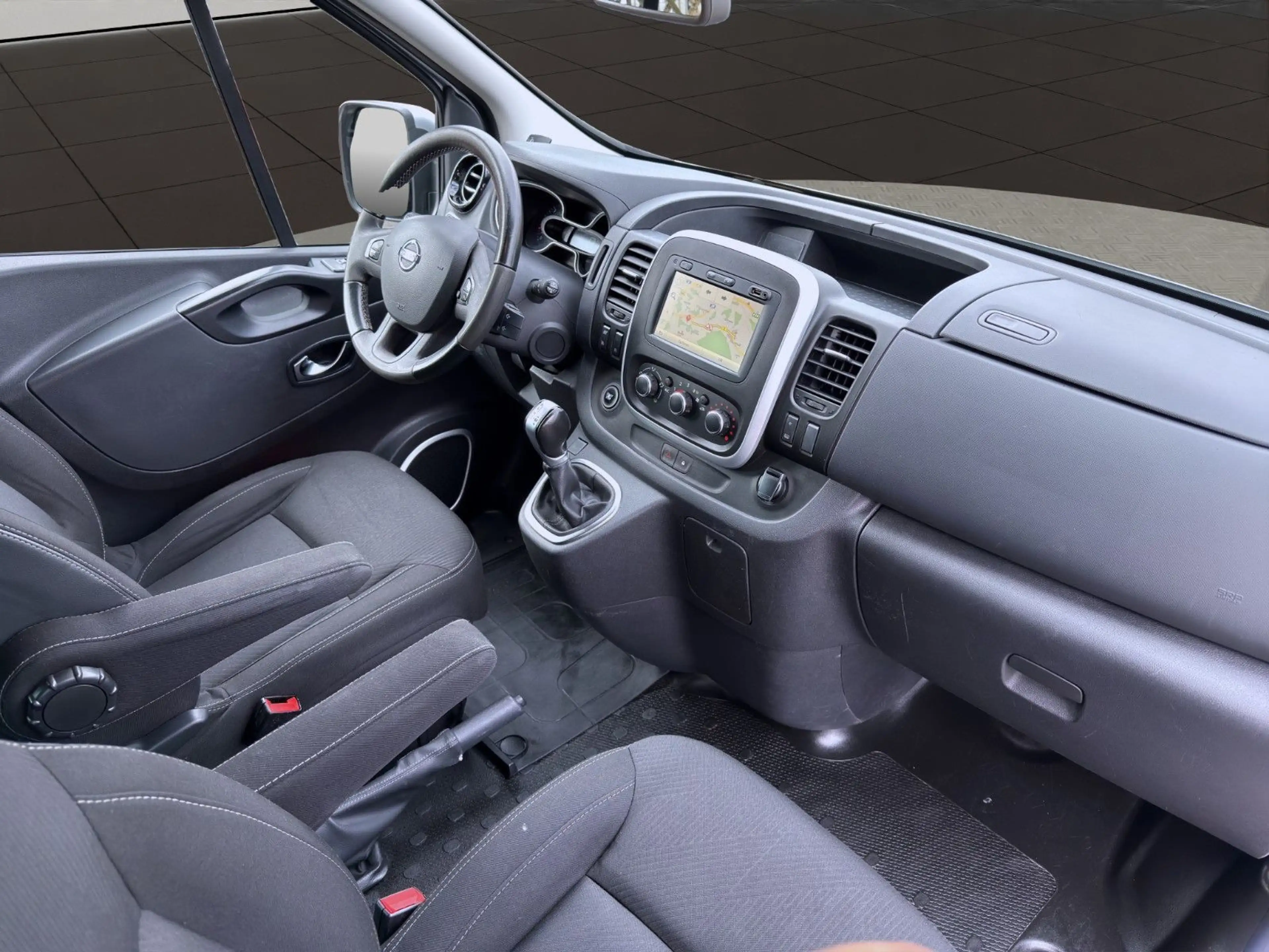 Nissan NV300 Kombi L2H1 2,9t PREMIUM CAM AHK NAV KEYLES — photo 13