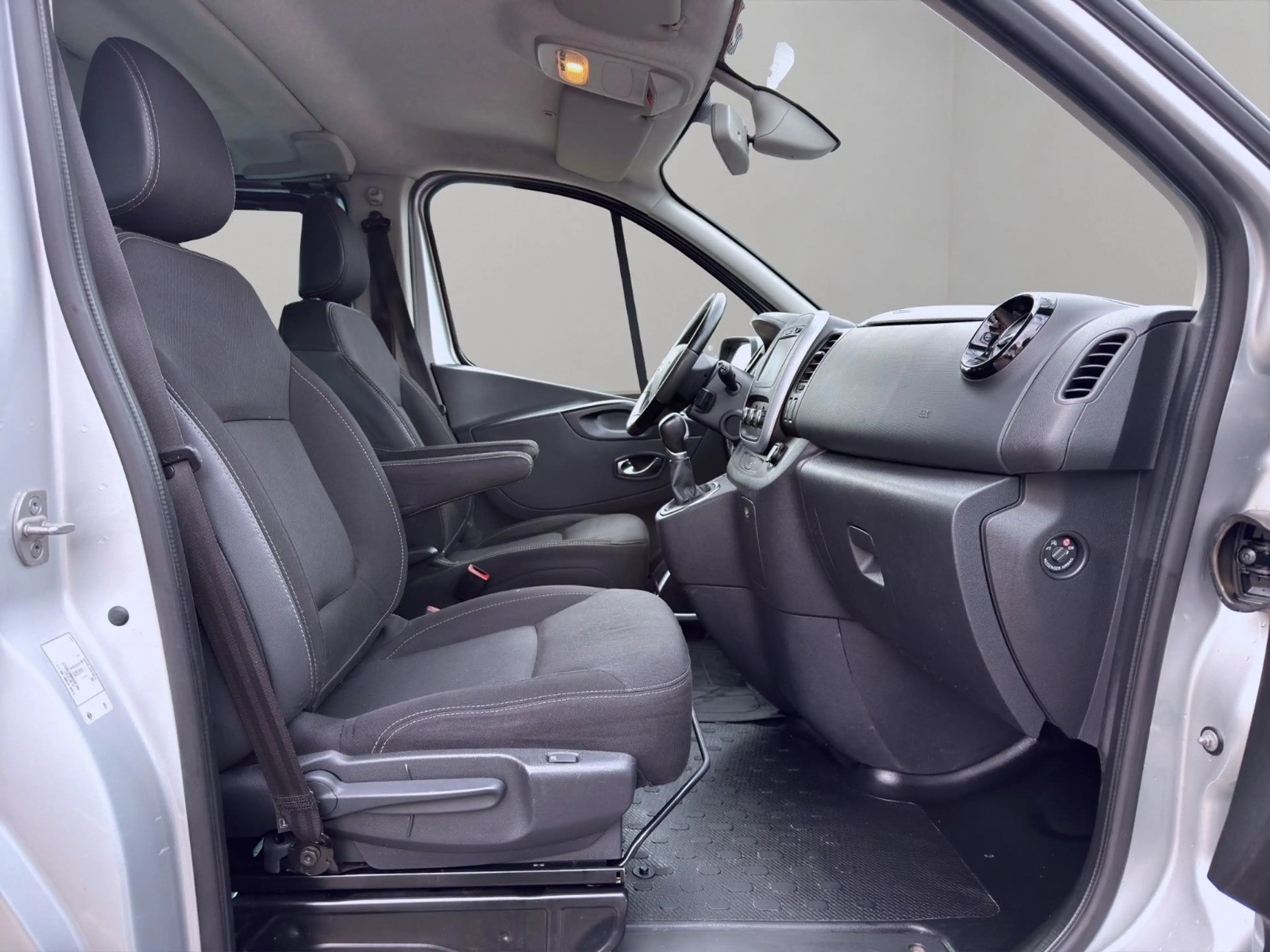 Nissan NV300 Kombi L2H1 2,9t PREMIUM CAM AHK NAV KEYLES — photo 12