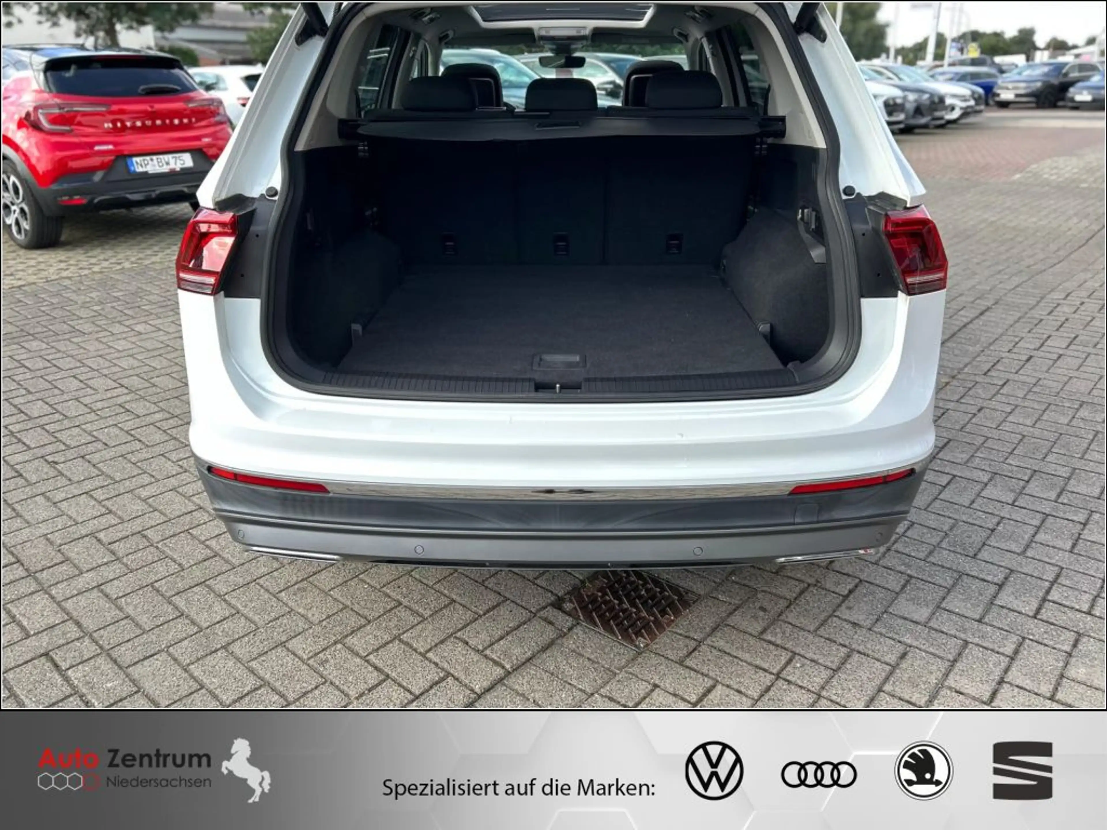 Volkswagen Tiguan Allspace 2.0 TDI 4M Highline DYNAUDIO AHK PANO HuD — photo 10
