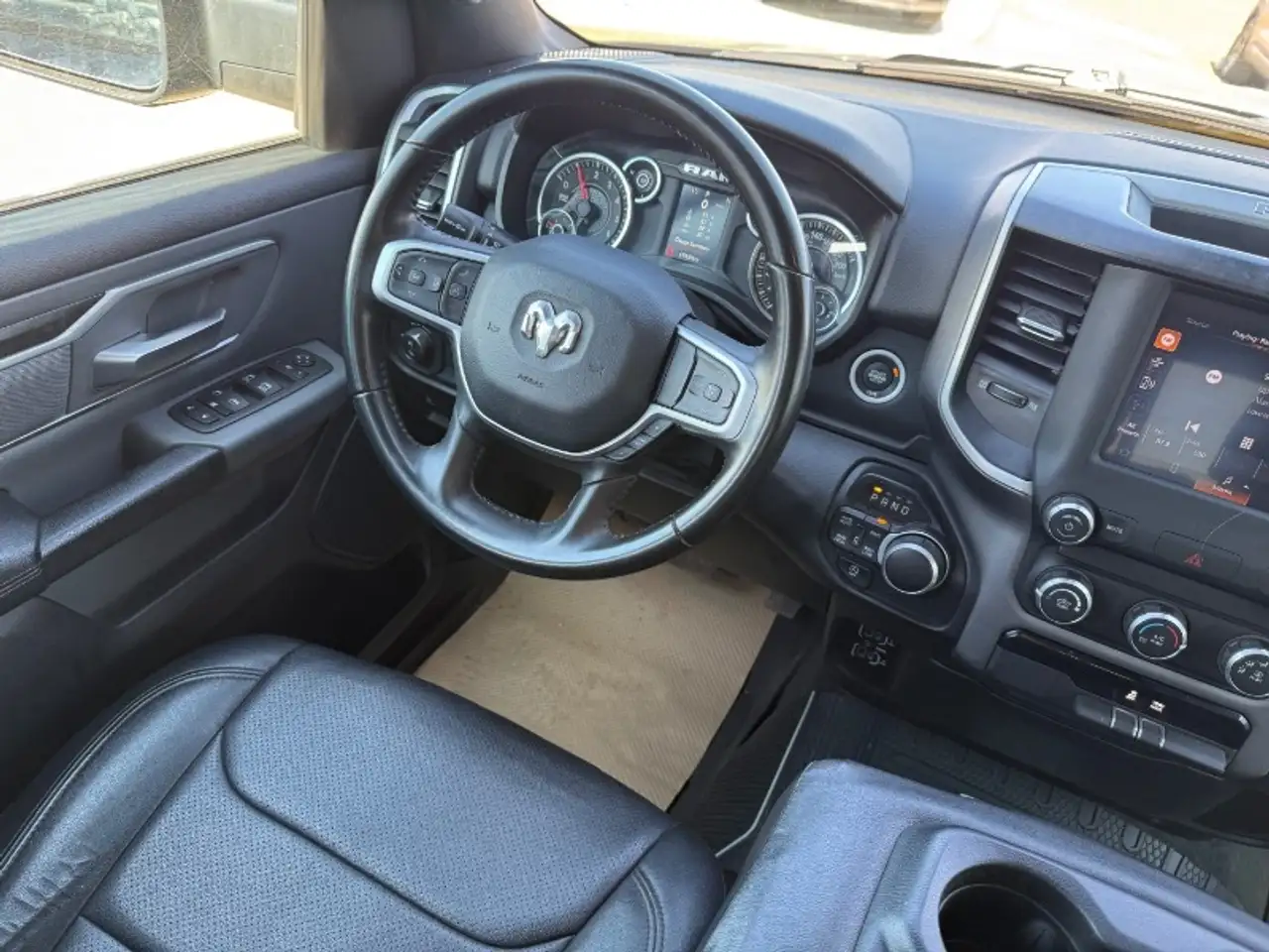 RAM 1500 снимка RAM 1500