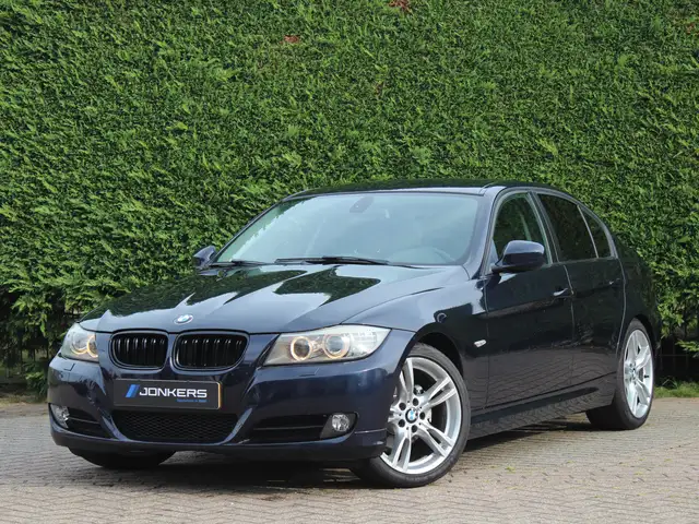 BMW 320 3-serie 320i Business Line | Trekhaak | 18 inch