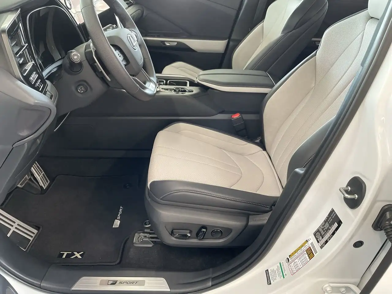 Lexus TX снимка Lexus TX