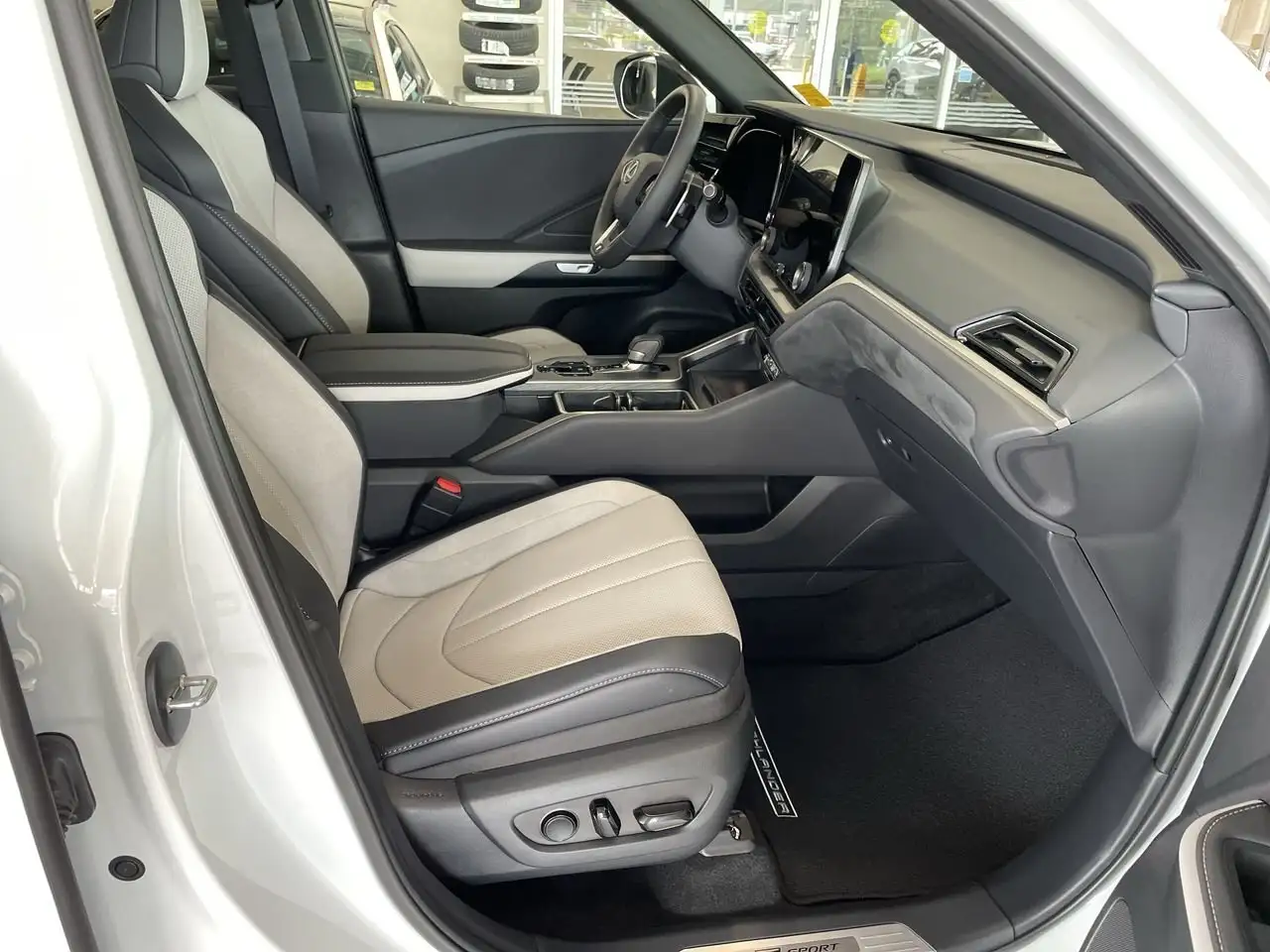 Lexus TX снимка Lexus TX