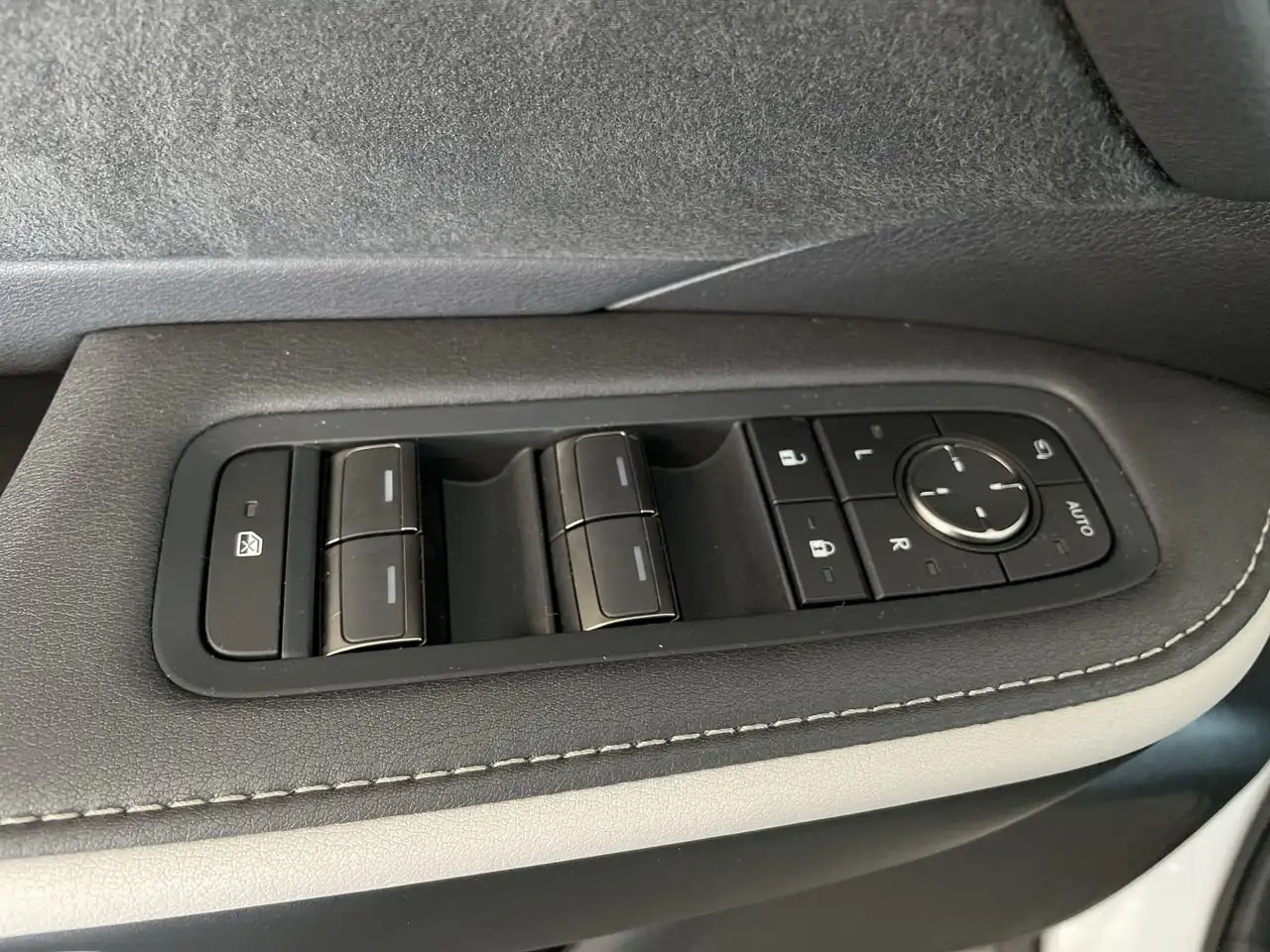 Lexus TX снимка Lexus TX