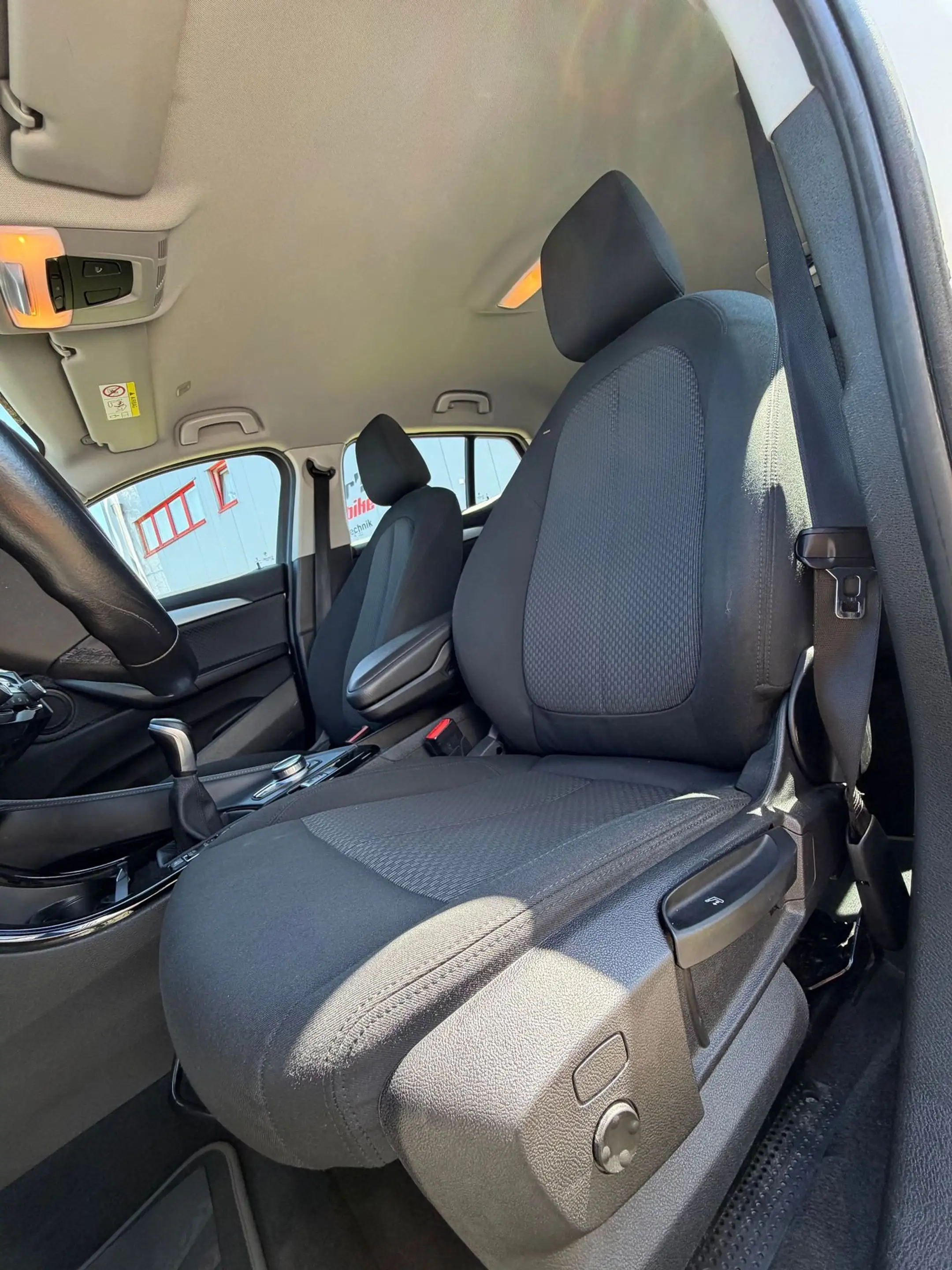 BMW iX2 sDrive 18 d Advantage/TÜV/Kamera/Klima/LED/Navi — photo 10
