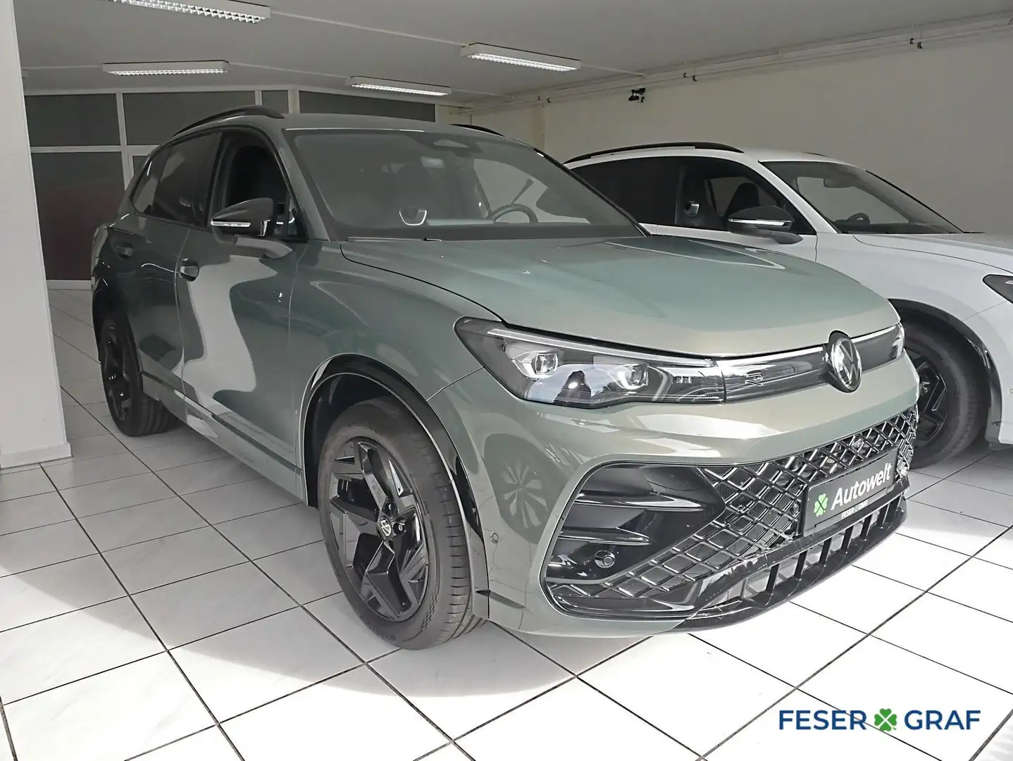 Volkswagen Tiguan R-Line Black & Style 2.0 TDI 4MOTION LED, NAVI, AR Grün - 2