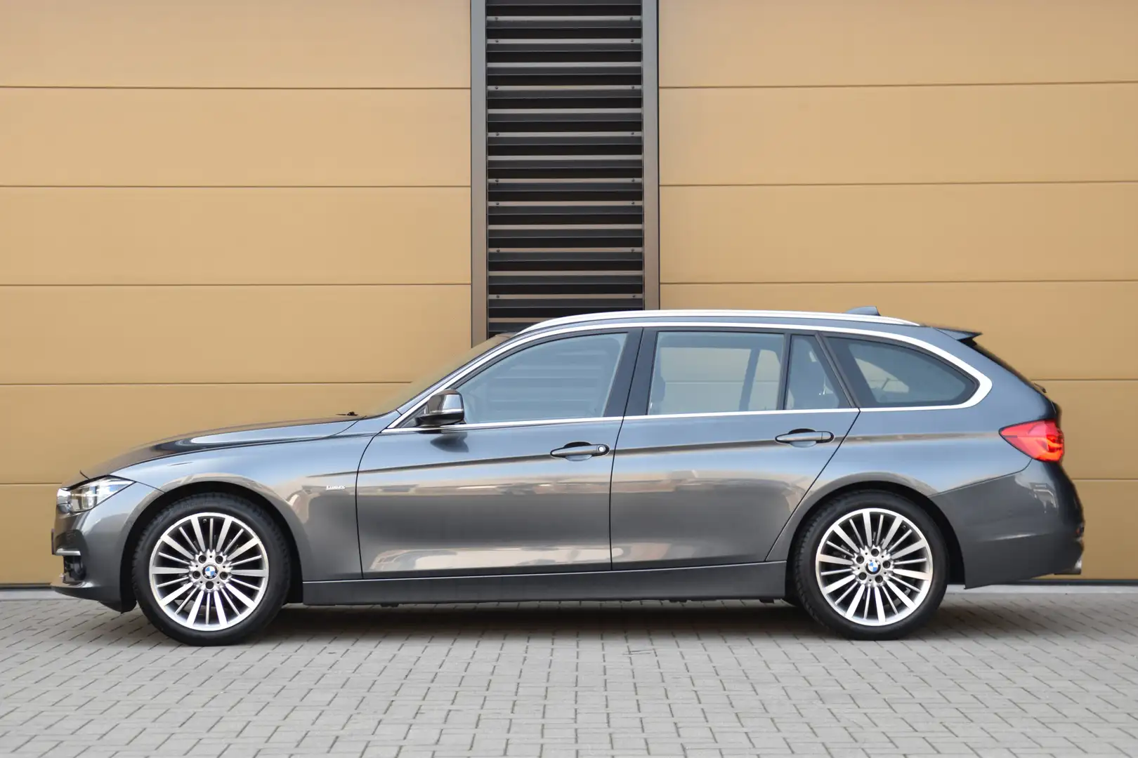 BMW 320 3-serie Touring 320i Edition Luxury Line * Hifi * Grau - 2