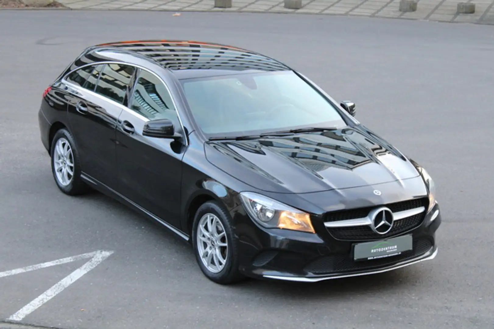 Mercedes-Benz CLA 180 Shooting Brake 1.Hand/Navi/Kamera Schwarz - 1