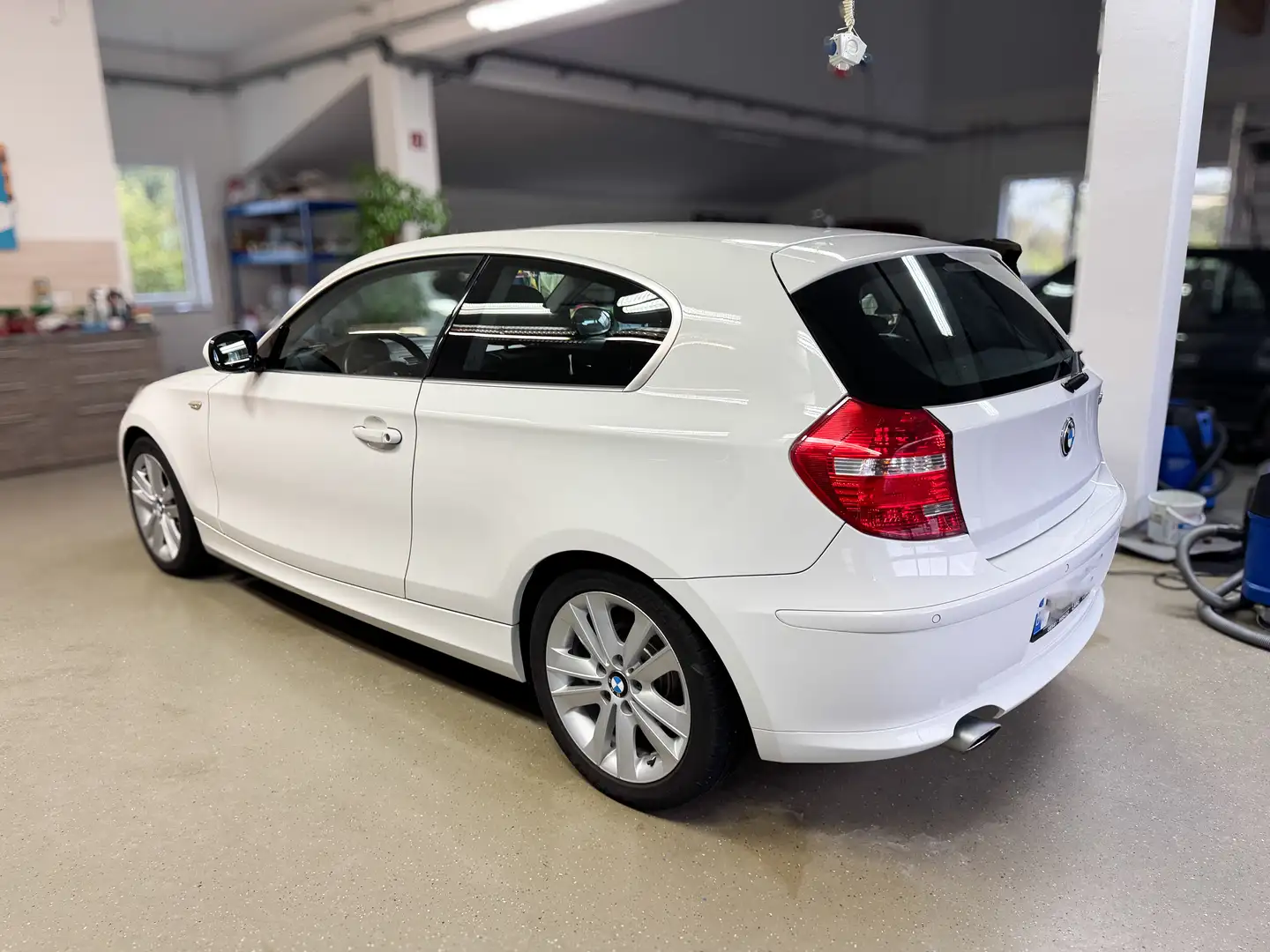 BMW 120 Scheckheftgepflegt |TÜV neu |gepflegt |184.000 Weiß - 2