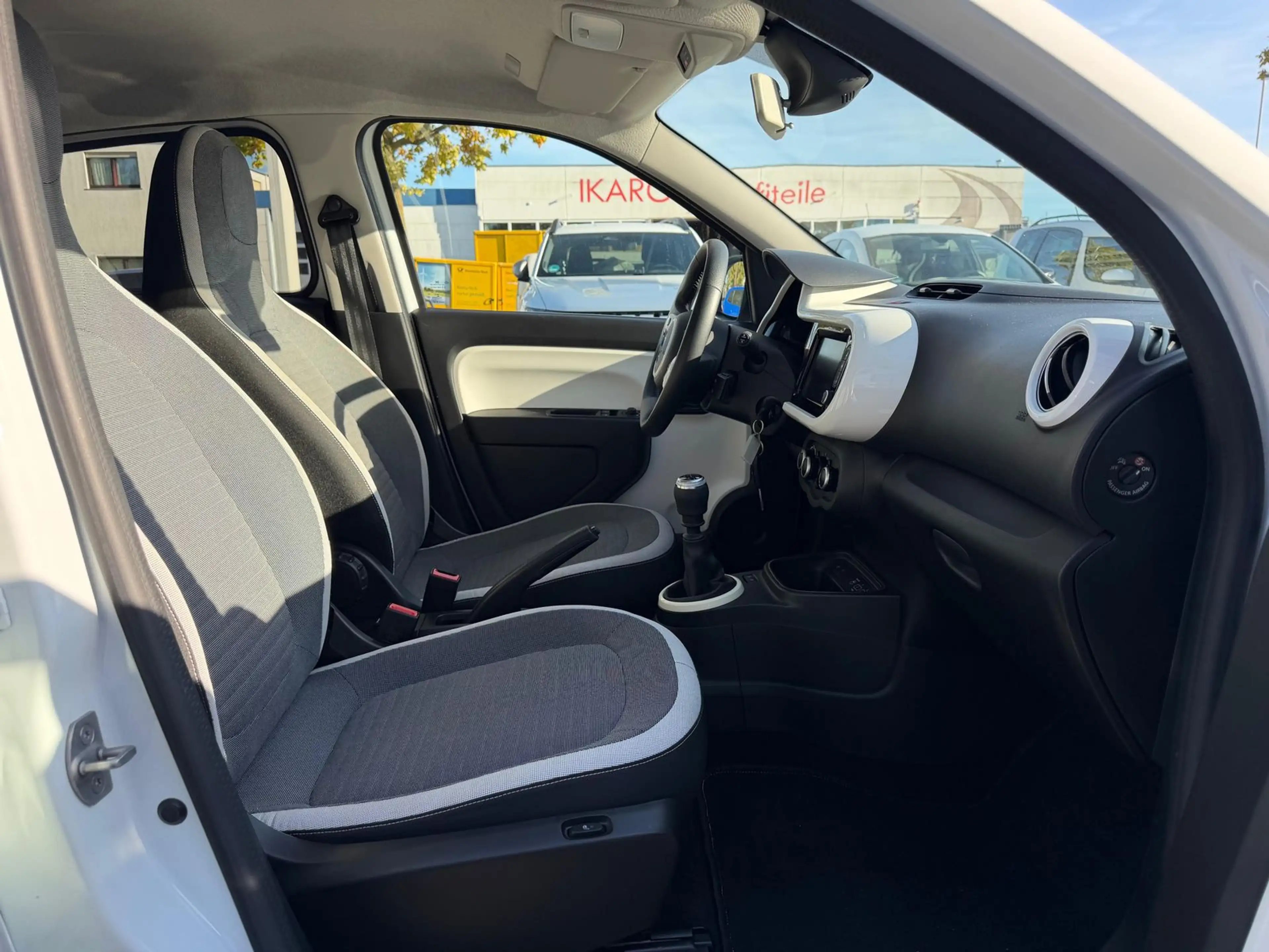 Renault Twingo Twingo 0.9 TCe 90 Limited (EURO 6d-TEMP) — photo 12