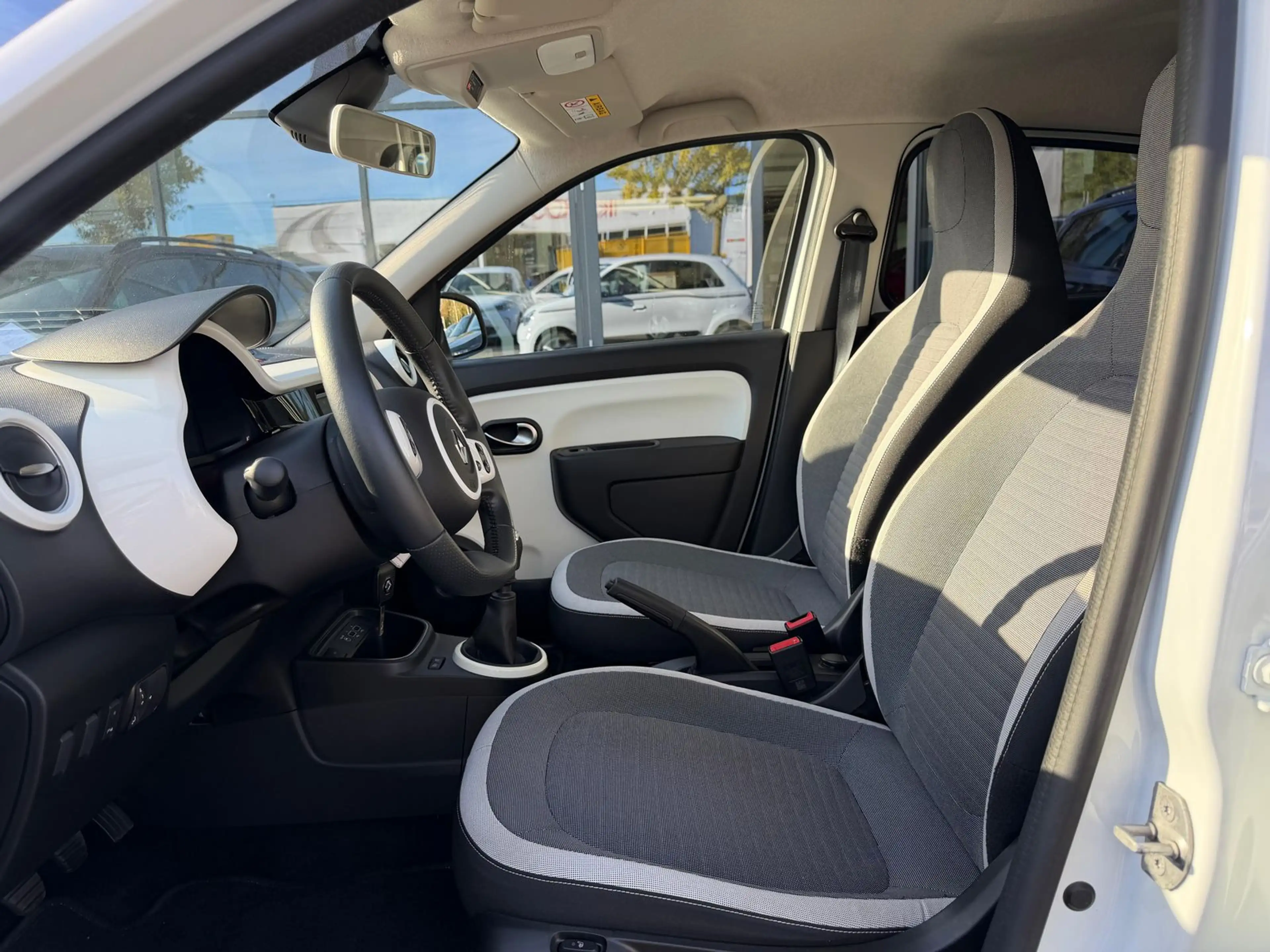 Renault Twingo Twingo 0.9 TCe 90 Limited (EURO 6d-TEMP) — photo 10