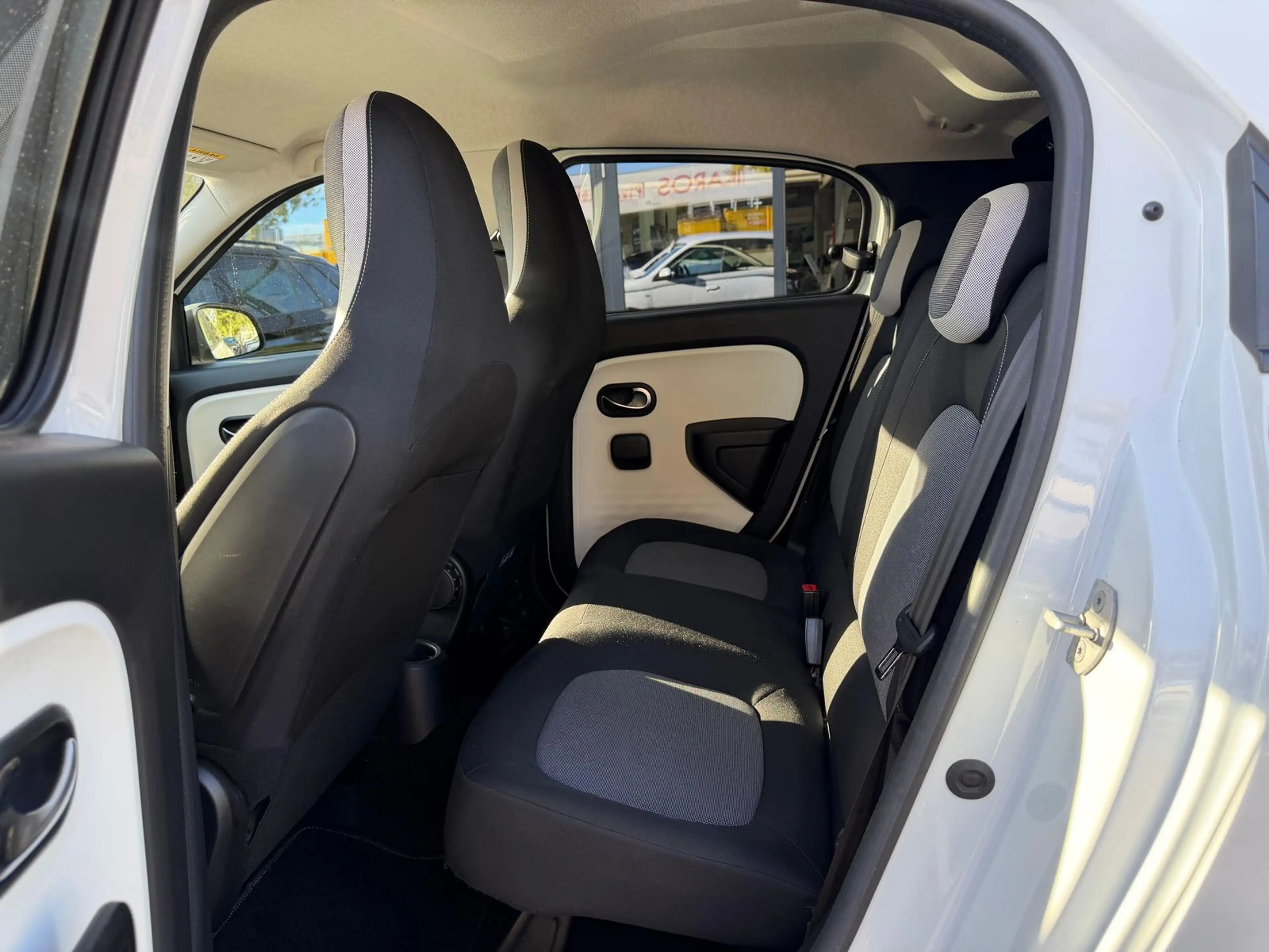 Renault Twingo Twingo 0.9 TCe 90 Limited (EURO 6d-TEMP) — photo 15