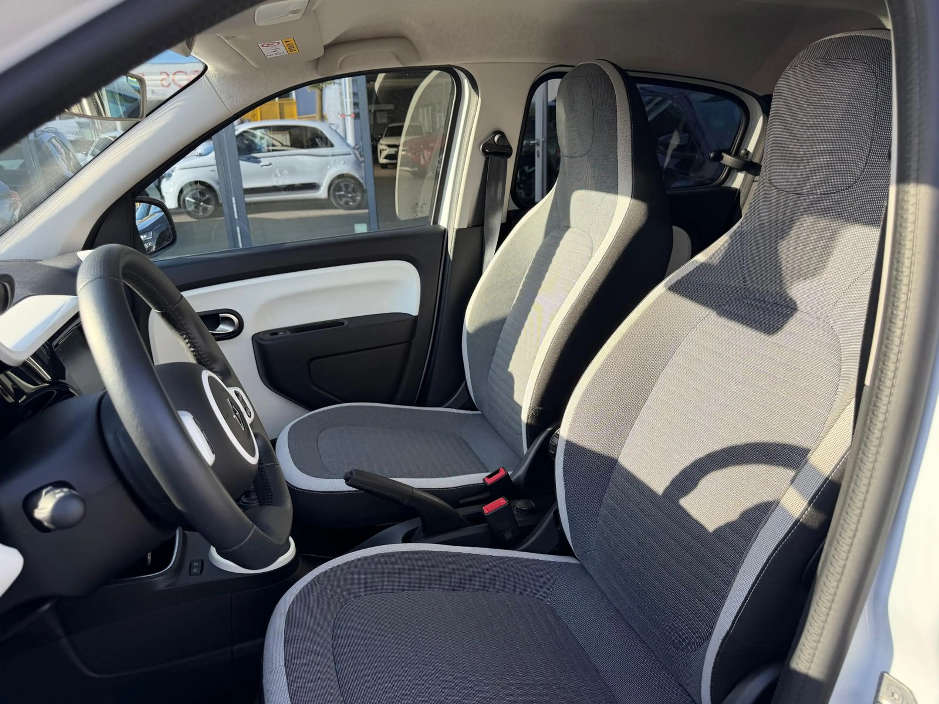 Renault Twingo Twingo 0.9 TCe 90 Limited (EURO 6d-TEMP) — photo 8