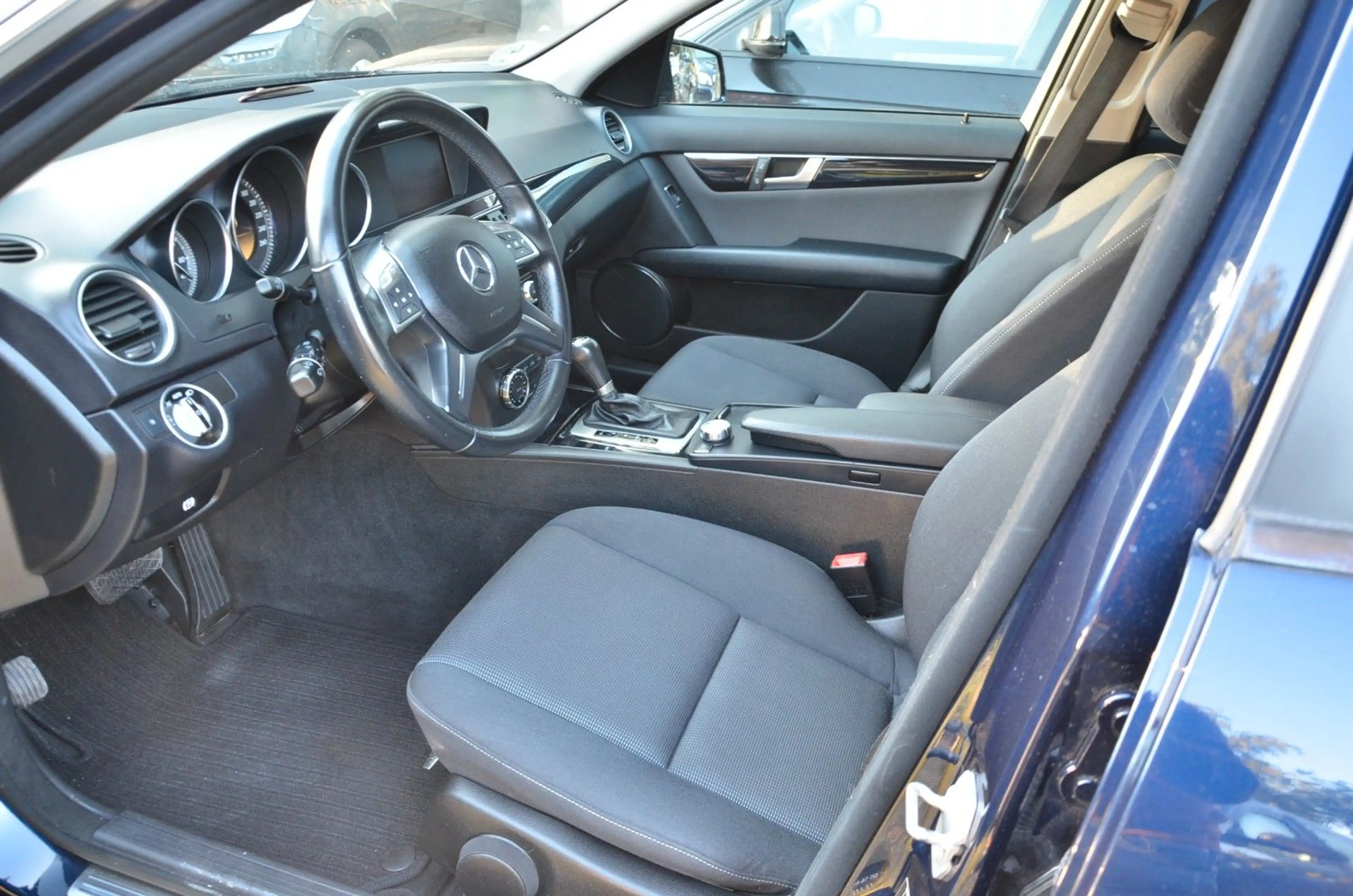 Mercedes-Benz C 180 T-Modell C 180 CGI Automatik Navi Xenon Tüv neu — photo 9