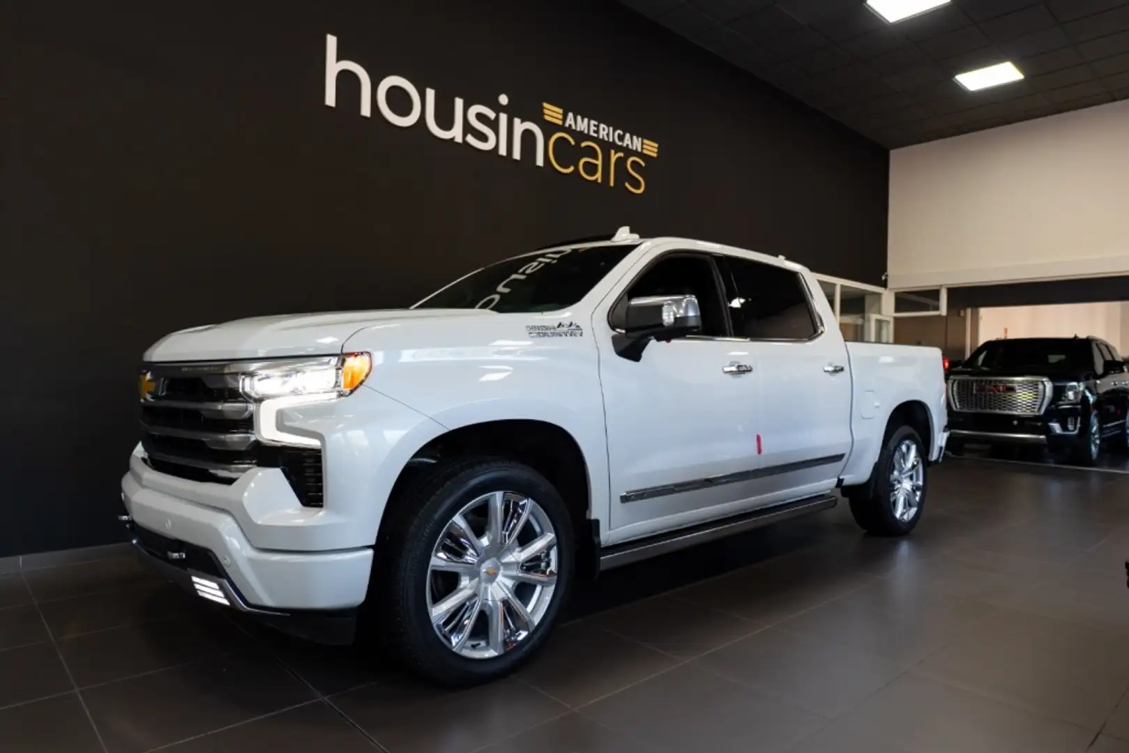 Chevrolet Silverado 1500 6.2L V8 High Country Wit - 2