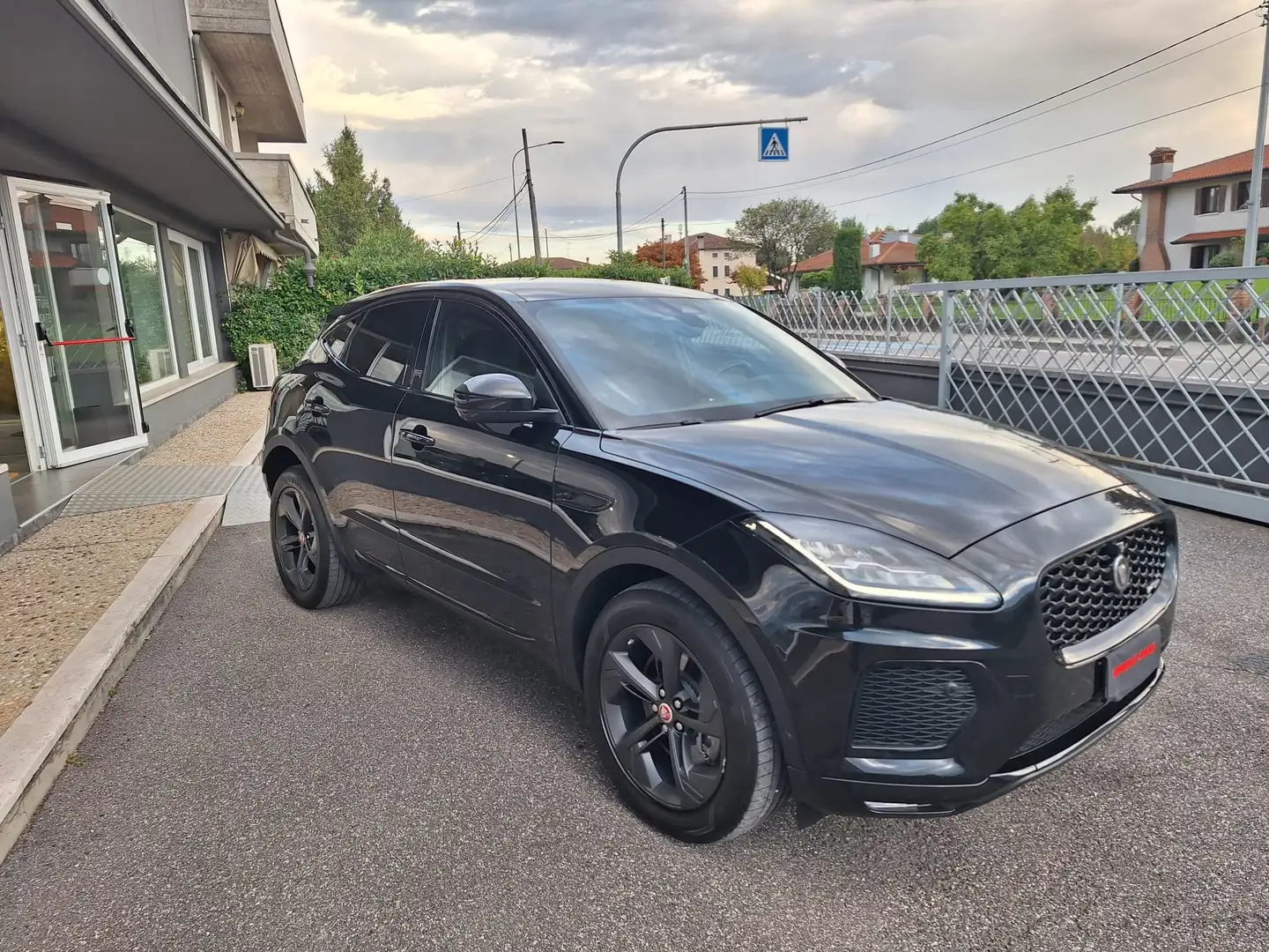 Jaguar E-Pace 2021 2.0d i4 mhev R-Dynamic HSE awd 163cv auto Schwarz - 2