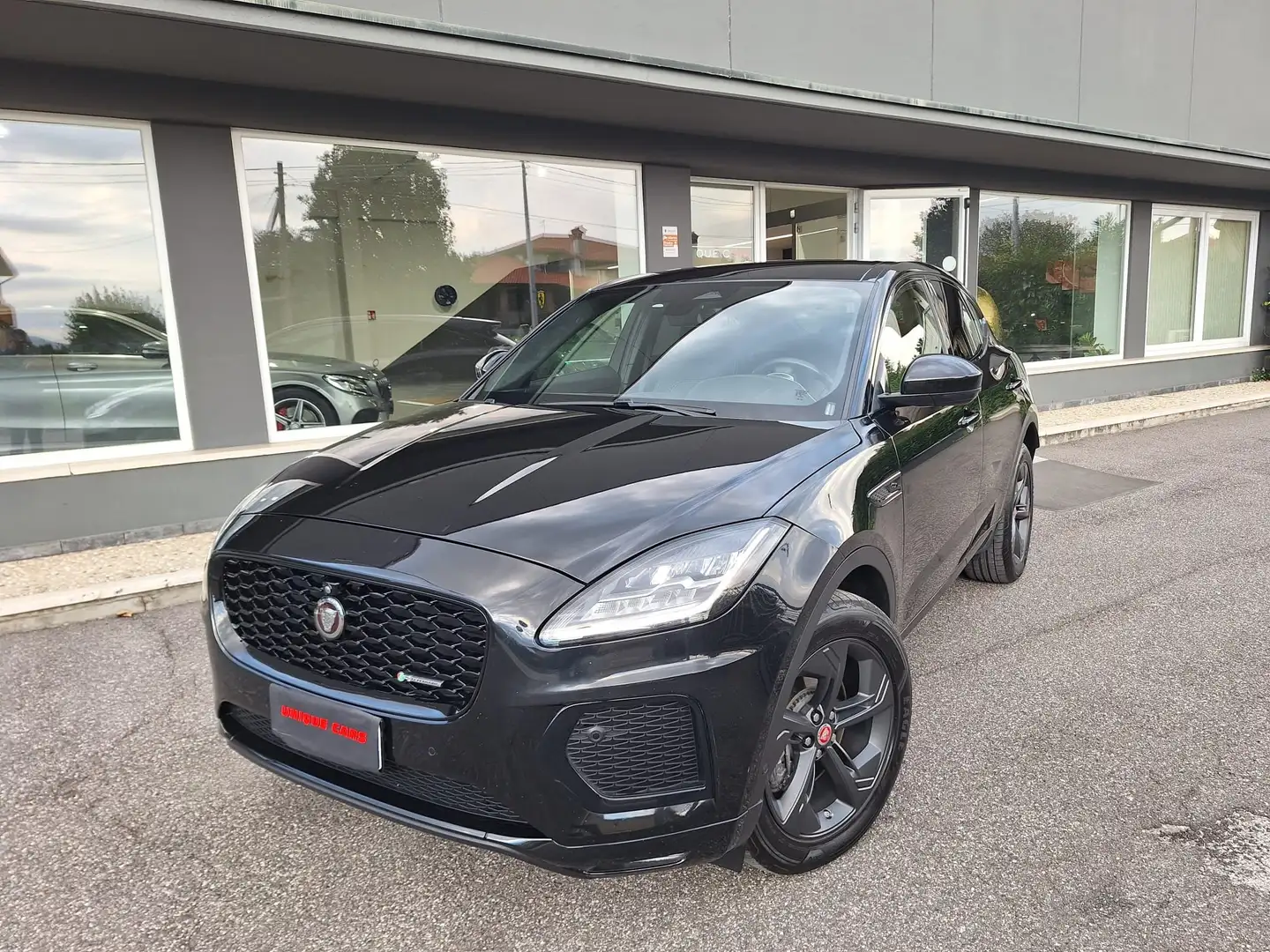 Jaguar E-Pace 2021 2.0d i4 mhev R-Dynamic HSE awd 163cv auto Schwarz - 1
