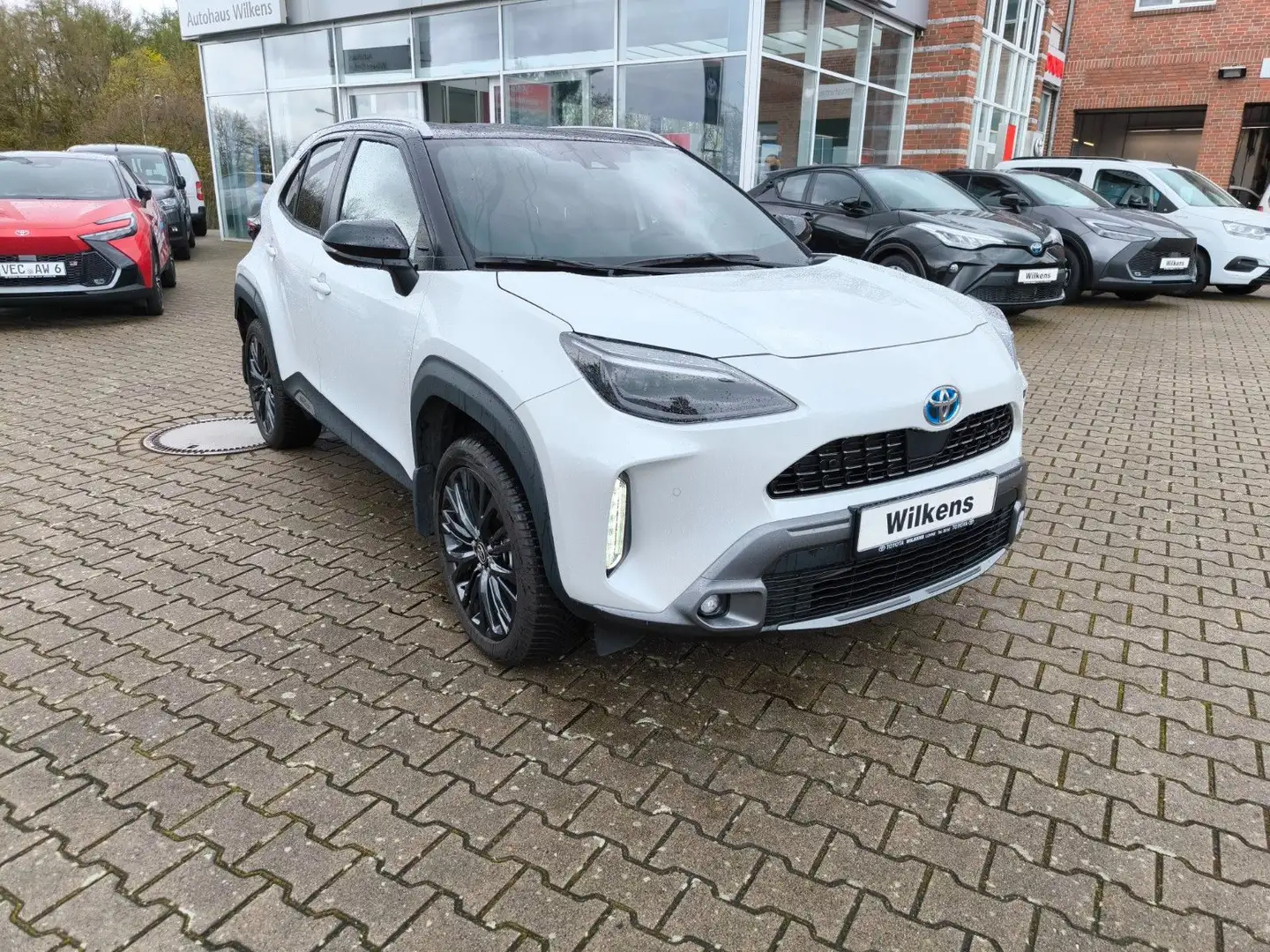 Toyota Yaris Cross Hybrid 2WD Adventure Blanc - 1
