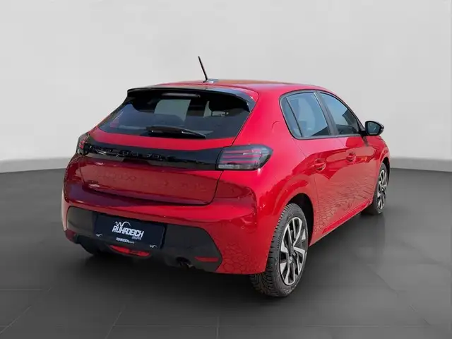 Peugeot 208 view 5