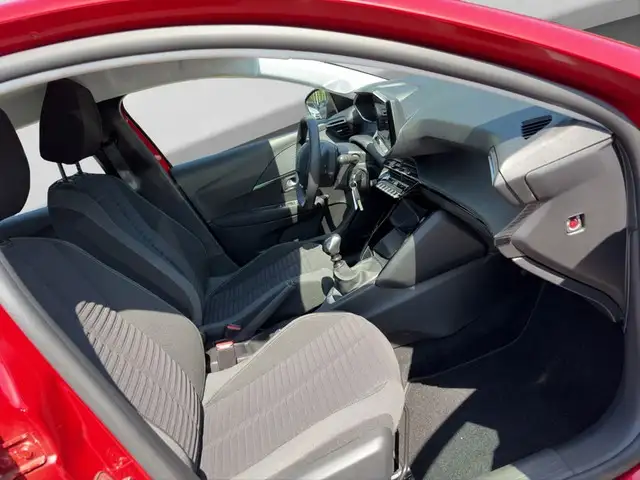 Peugeot 208 view 9