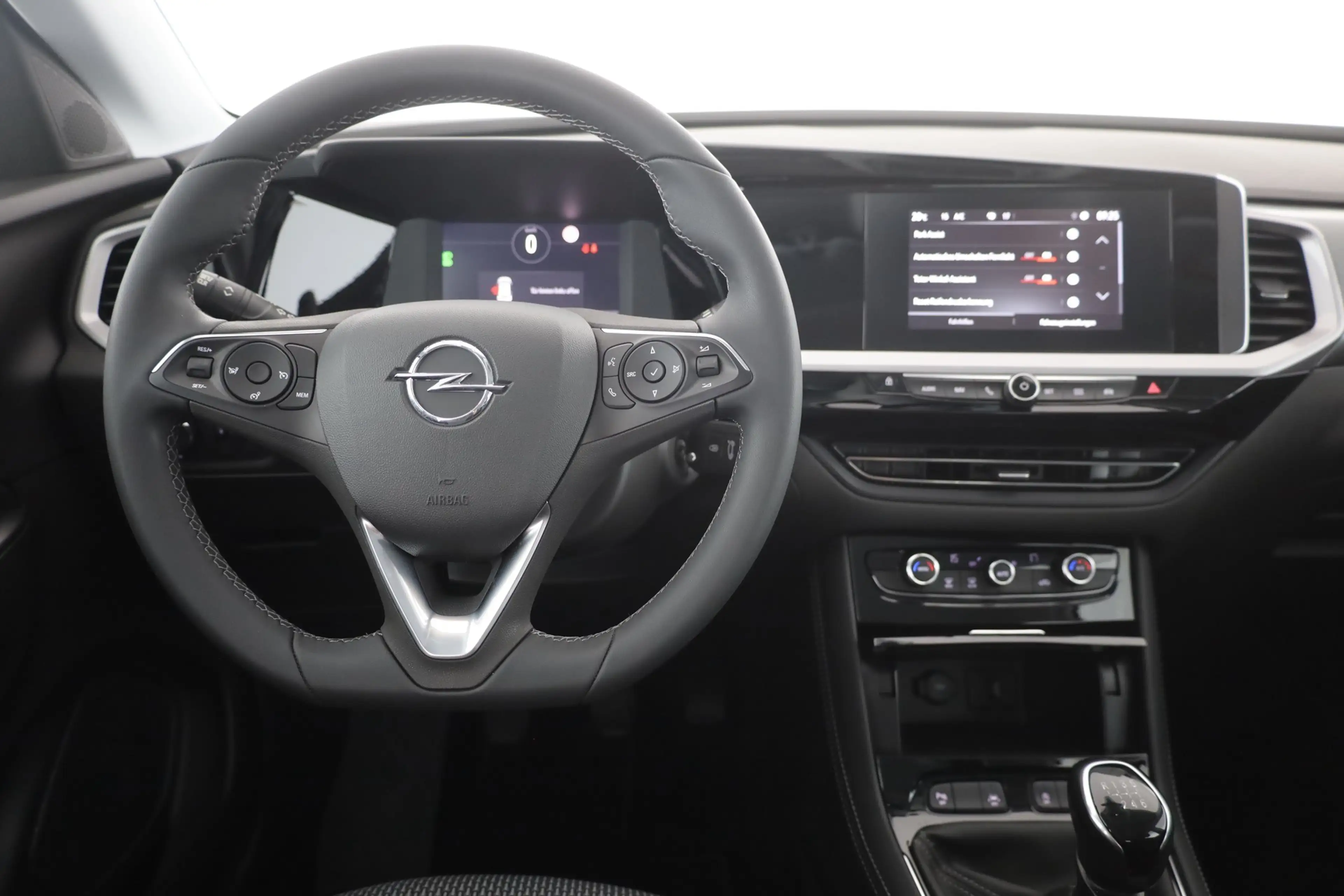 Opel Grandland (X) 1.2 Turbo LED Kamera IntelliLink — photo 10